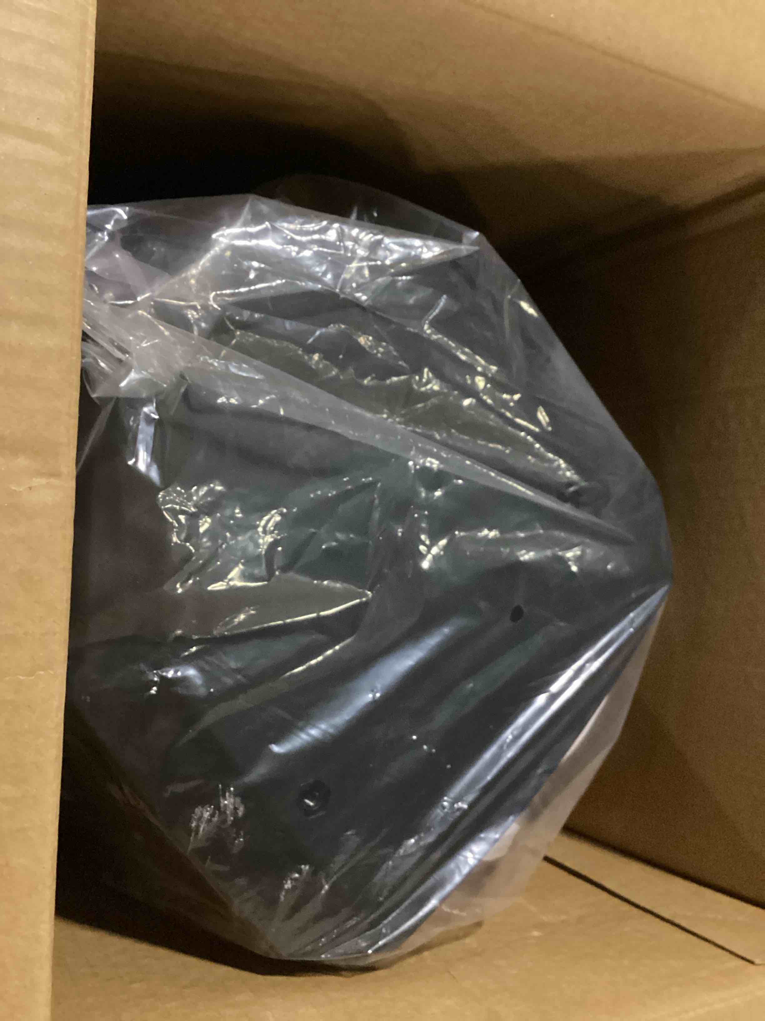 https://s3.amazonaws.com/lotting-images-prod/bidfta/GRN6729096_1730394864662.jpeg
