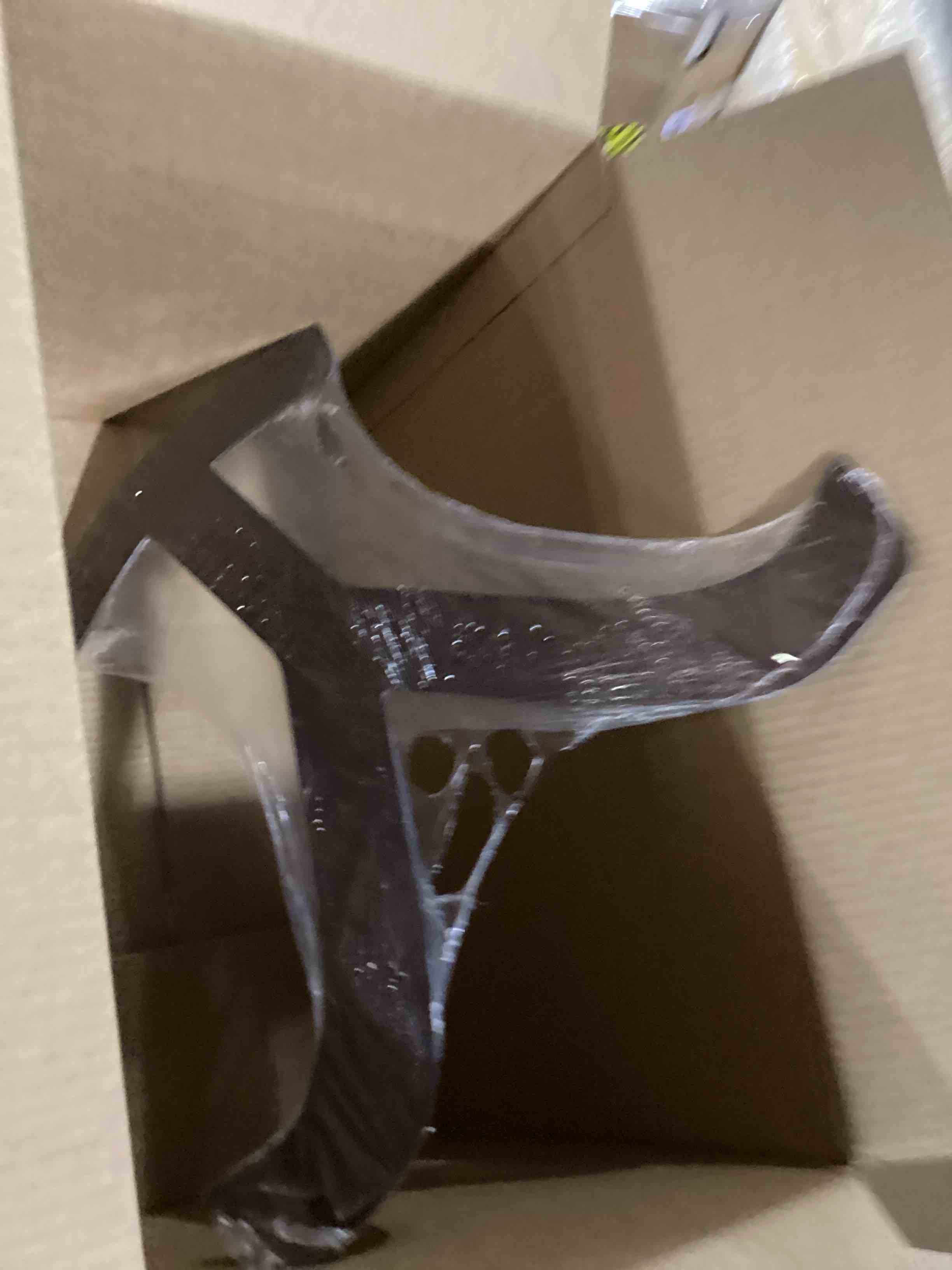 https://s3.amazonaws.com/lotting-images-prod/bidfta/GRN6729941_1730910634768.jpeg