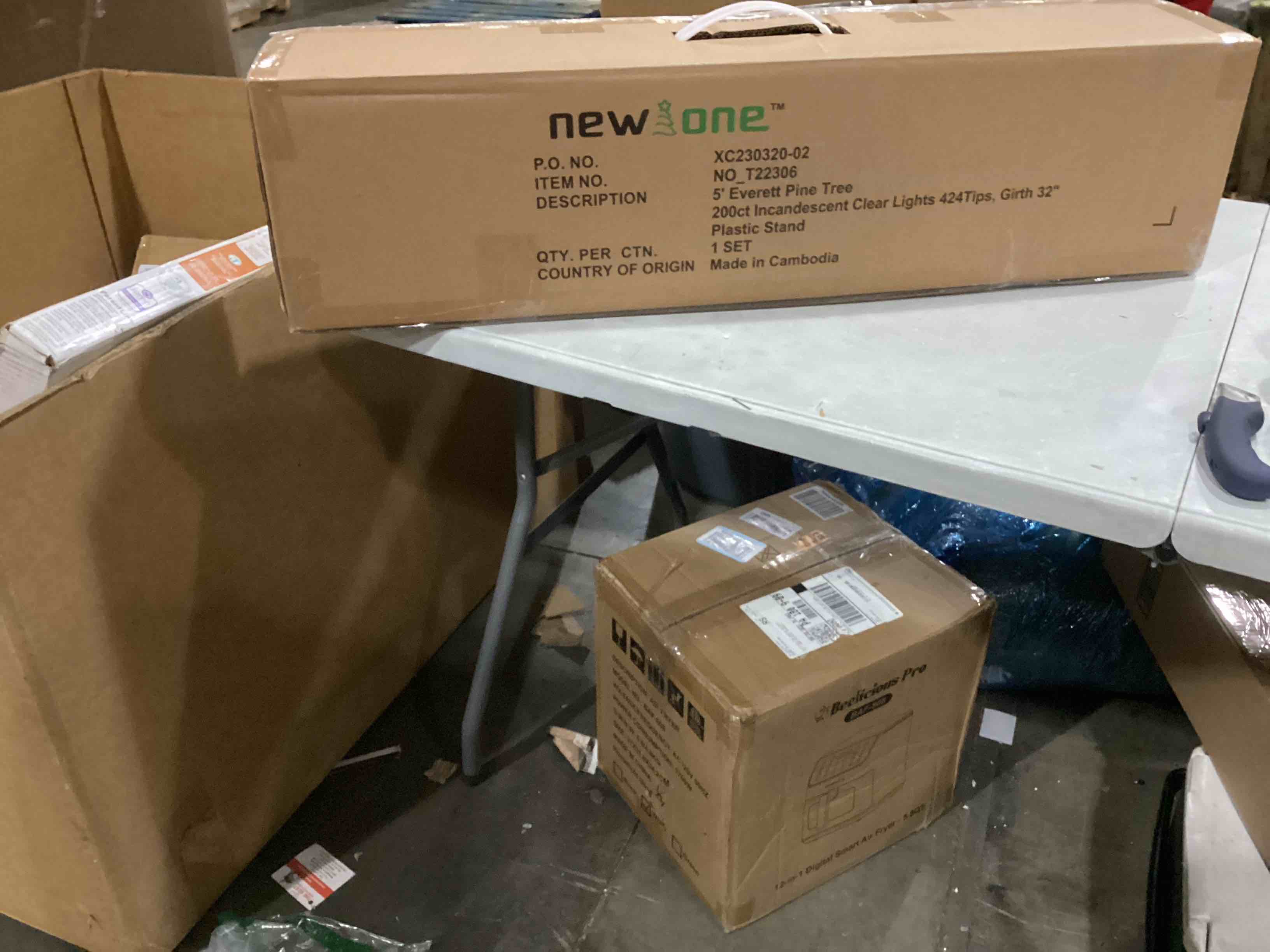 New One 5 Feet Christmas Tree Prelit Artificial Christmas Everett Pine Tree, with 424 Branch Tips, 200L Incandescent Clear Lights