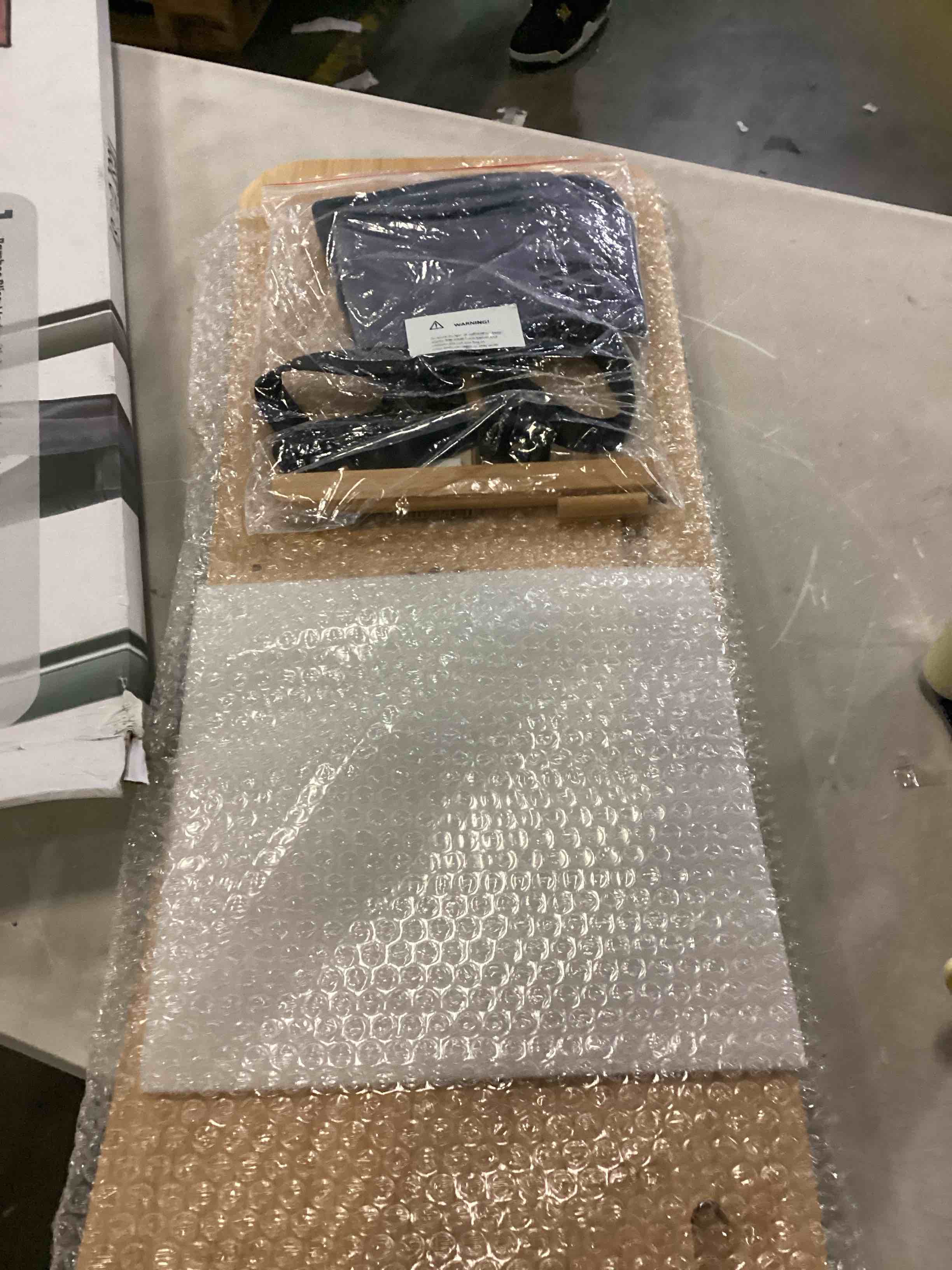 https://s3.amazonaws.com/lotting-images-prod/bidfta/GRN6732782_1729698983132.jpeg