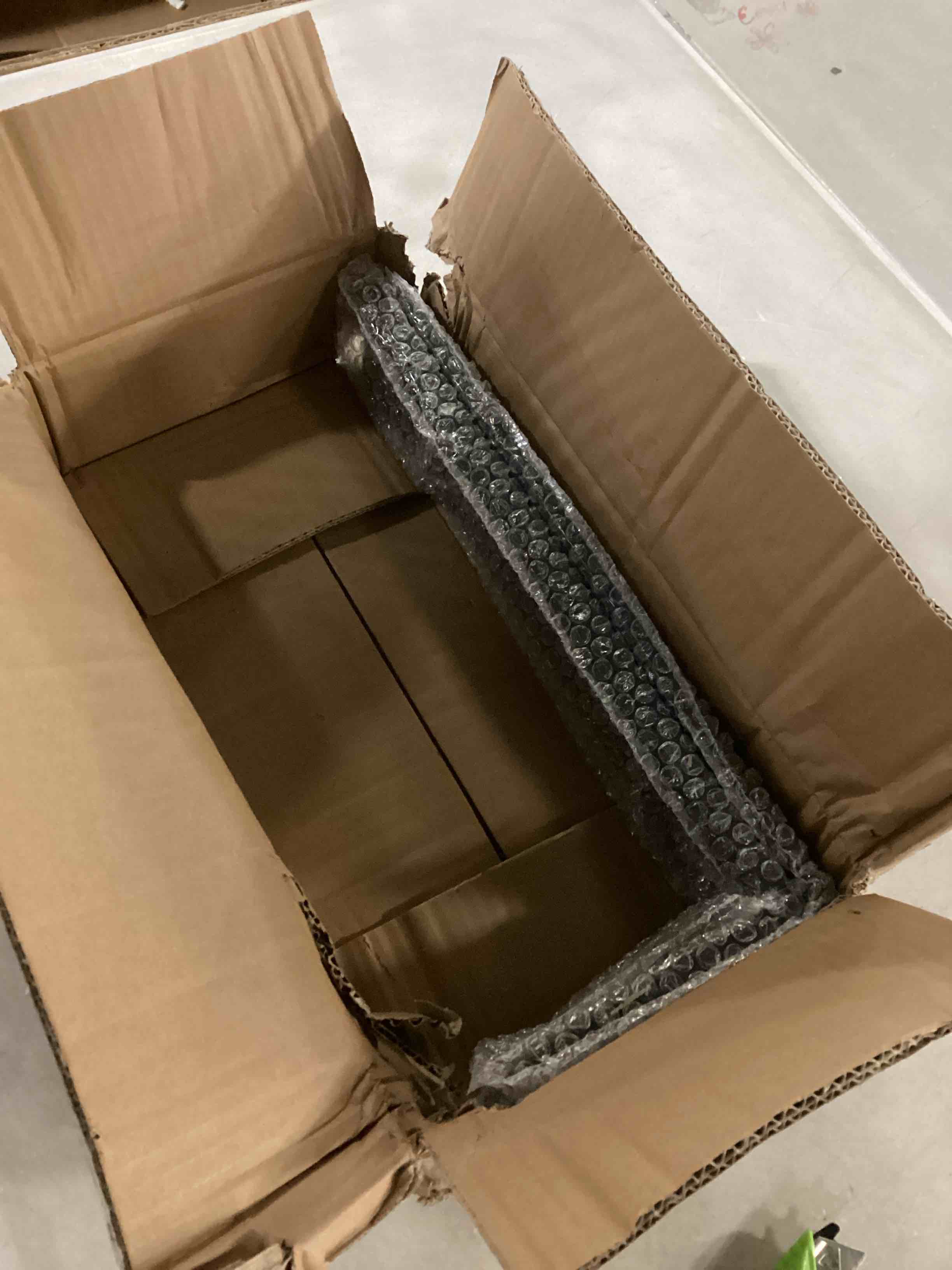 https://s3.amazonaws.com/lotting-images-prod/bidfta/GRN6736511_1730212386528.jpeg