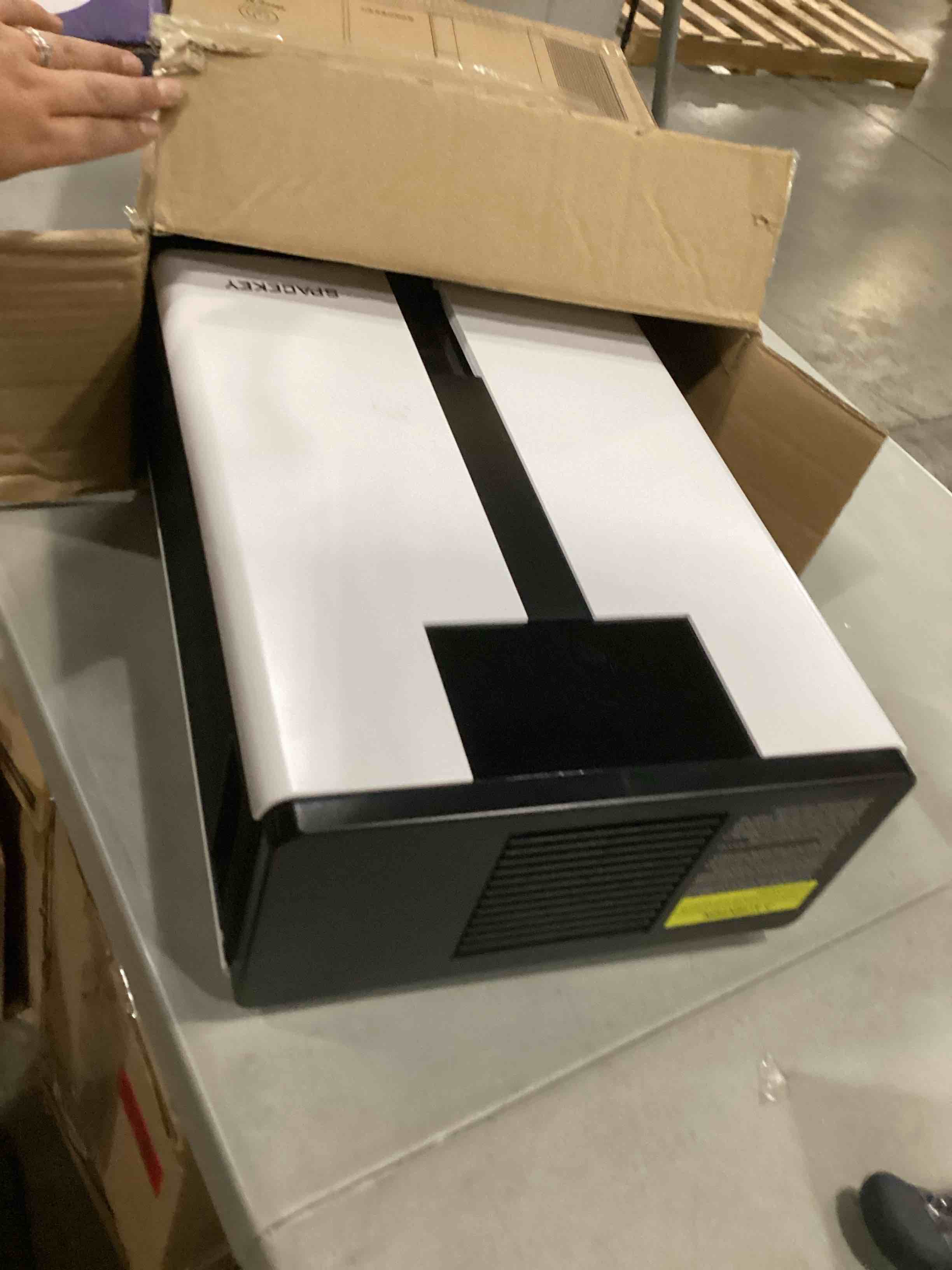 https://s3.amazonaws.com/lotting-images-prod/bidfta/GRN6738240_1729878054211.jpeg