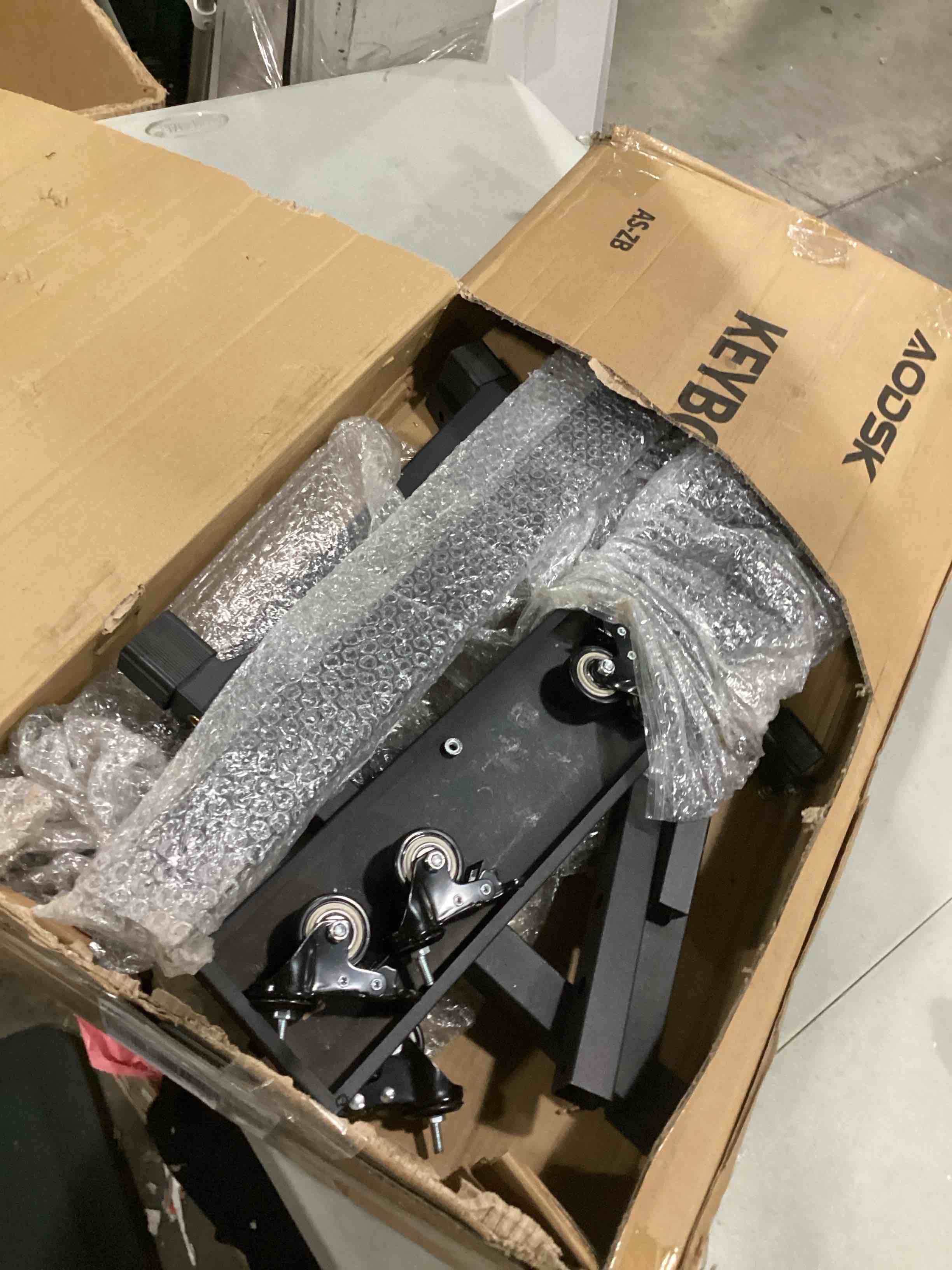 https://s3.amazonaws.com/lotting-images-prod/bidfta/GRN6738378_1730129092115.jpeg