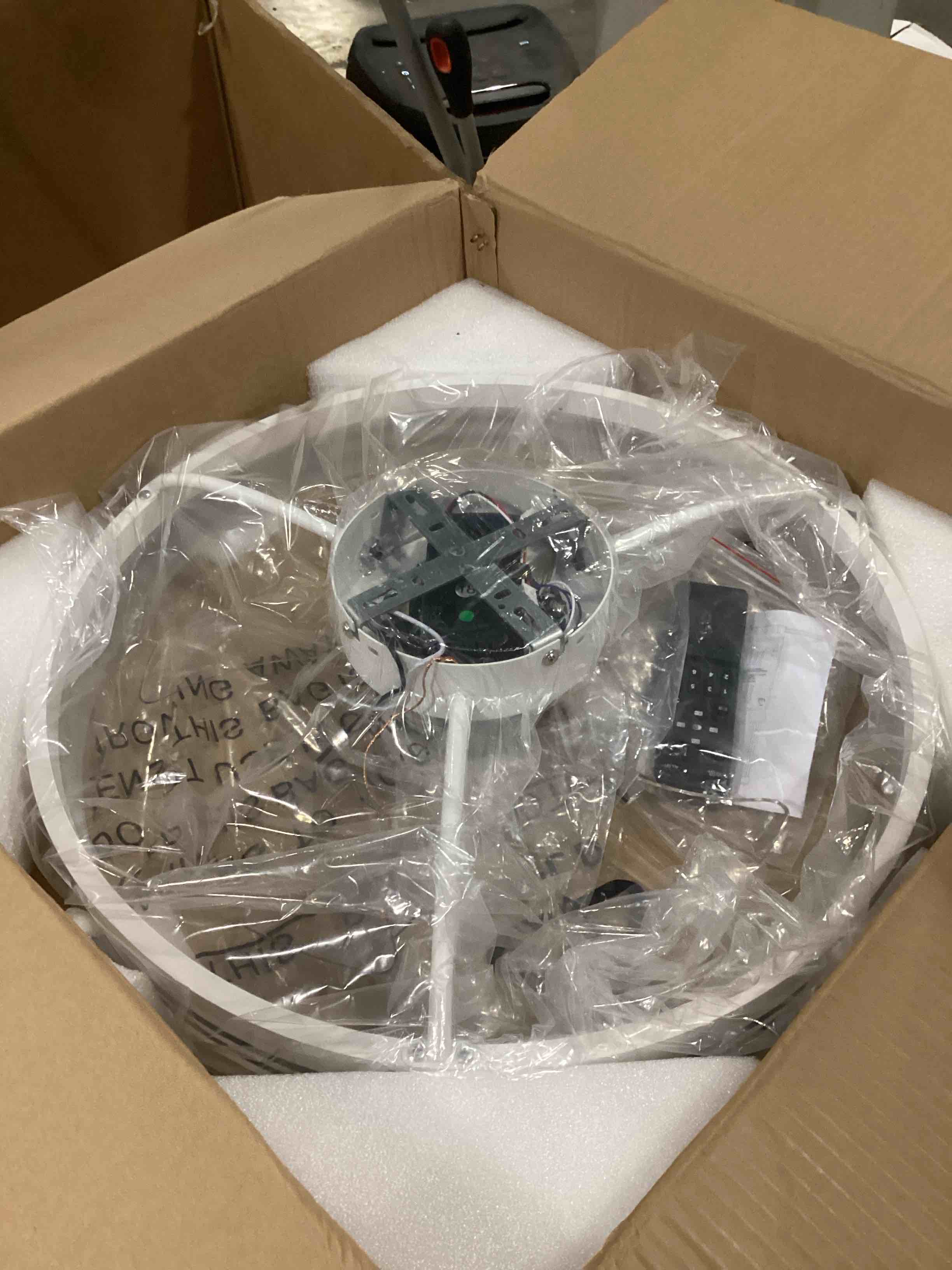 https://s3.amazonaws.com/lotting-images-prod/bidfta/GRN6738417_1730135947612.jpeg