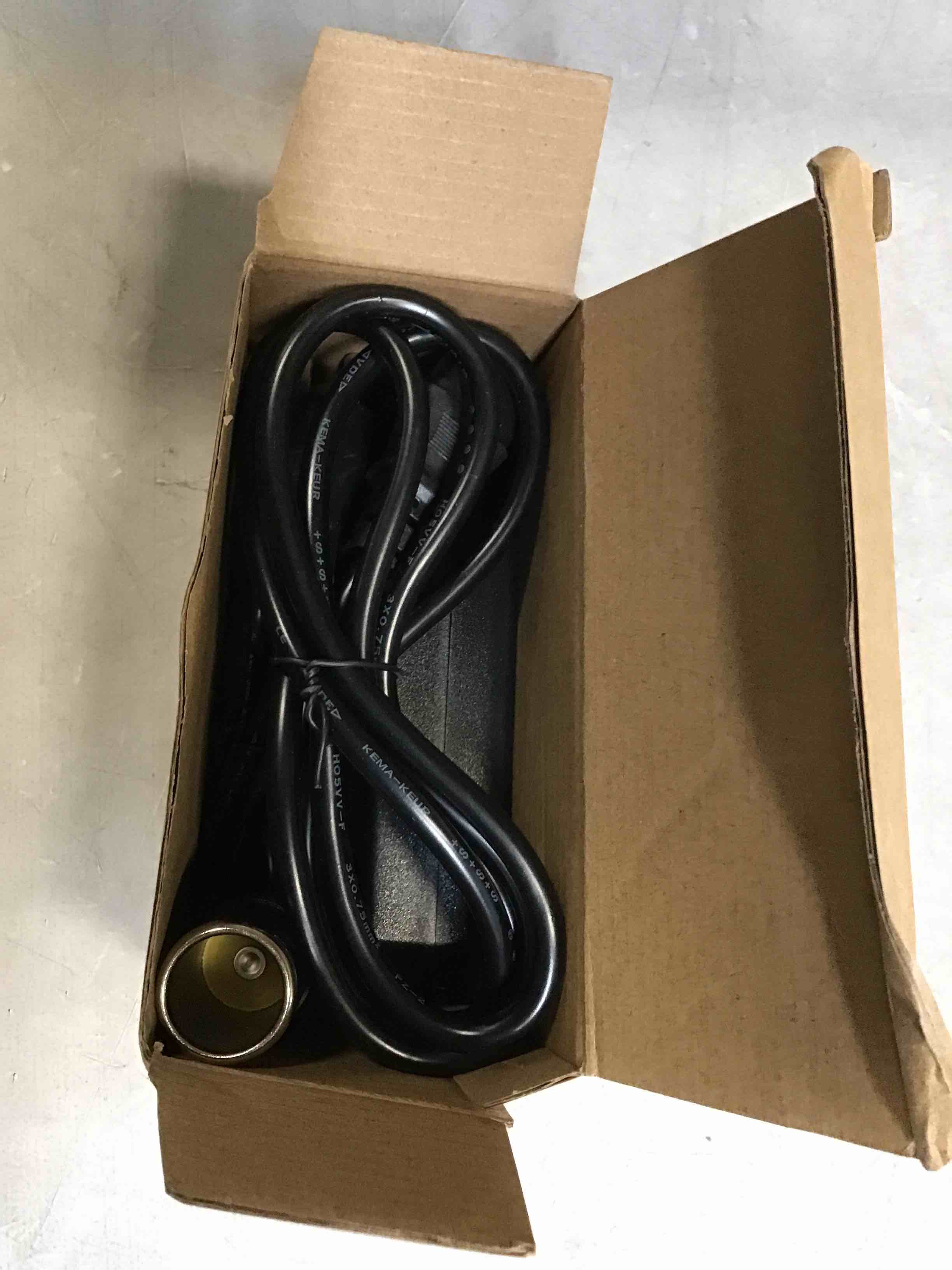 https://s3.amazonaws.com/lotting-images-prod/bidfta/GRN6743202_1721245499035.jpeg