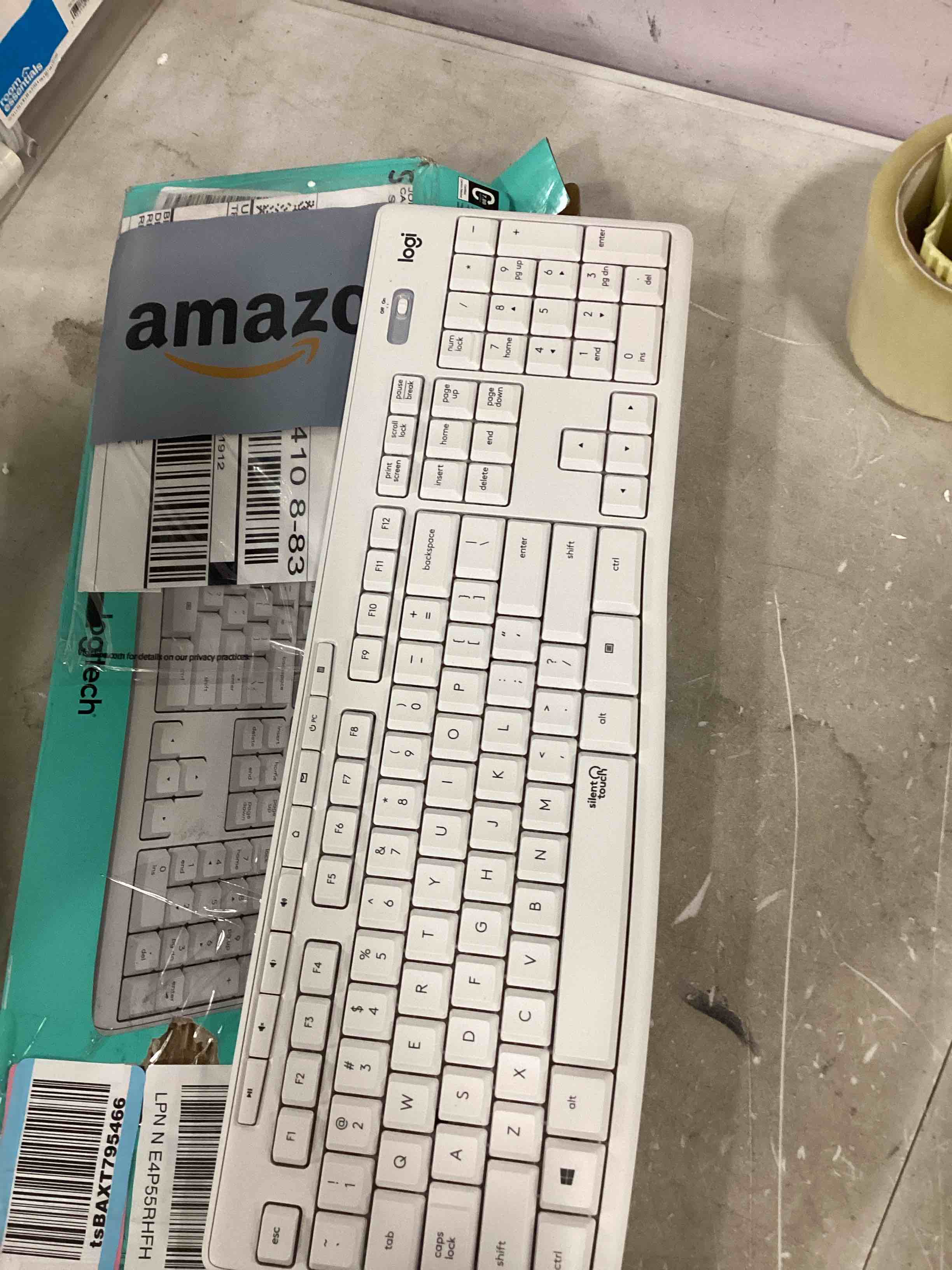 https://s3.amazonaws.com/lotting-images-prod/bidfta/GRN6743681_1721702008420.jpeg