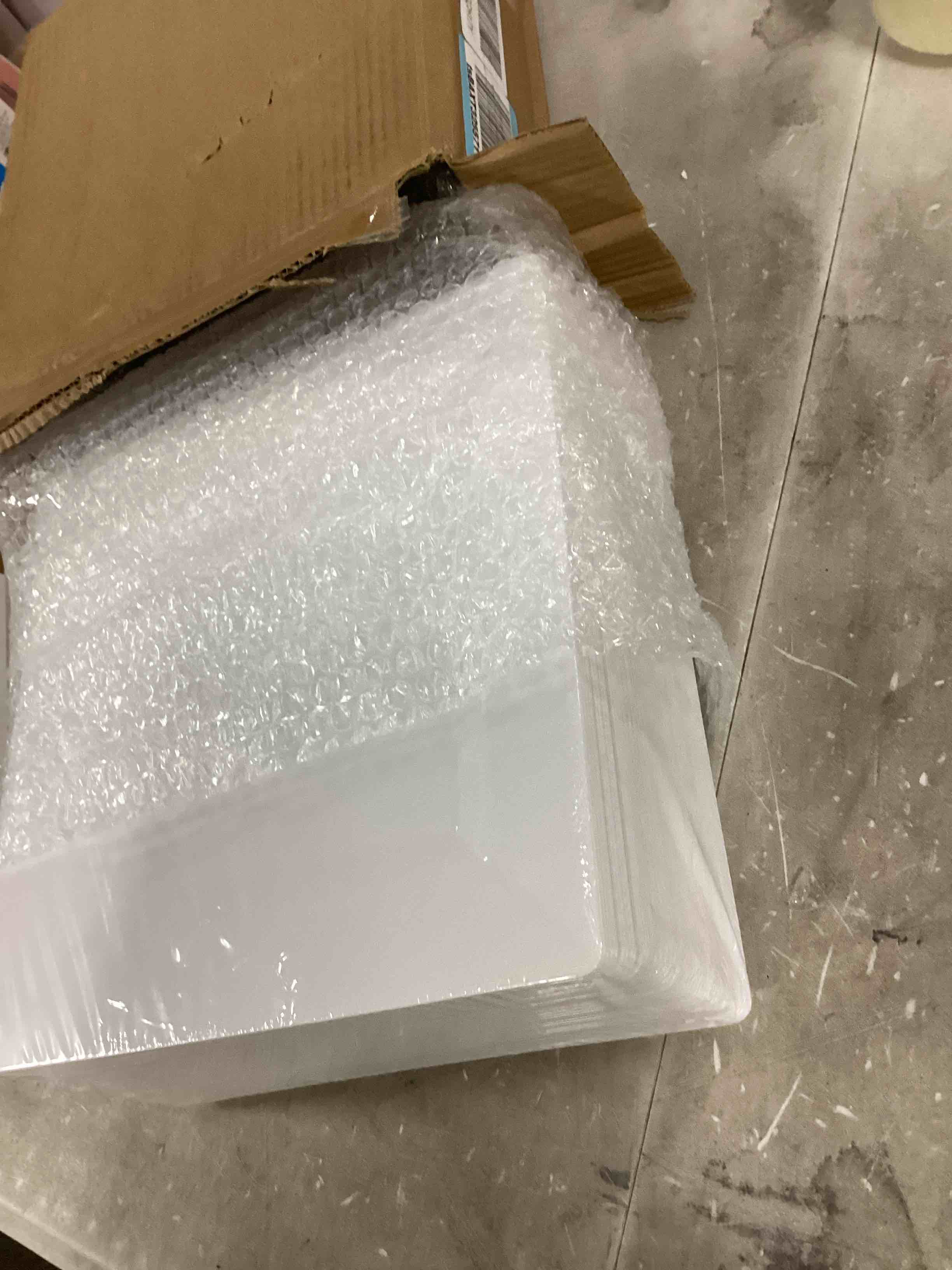 https://s3.amazonaws.com/lotting-images-prod/bidfta/GRN6743682_1721702092200.jpeg