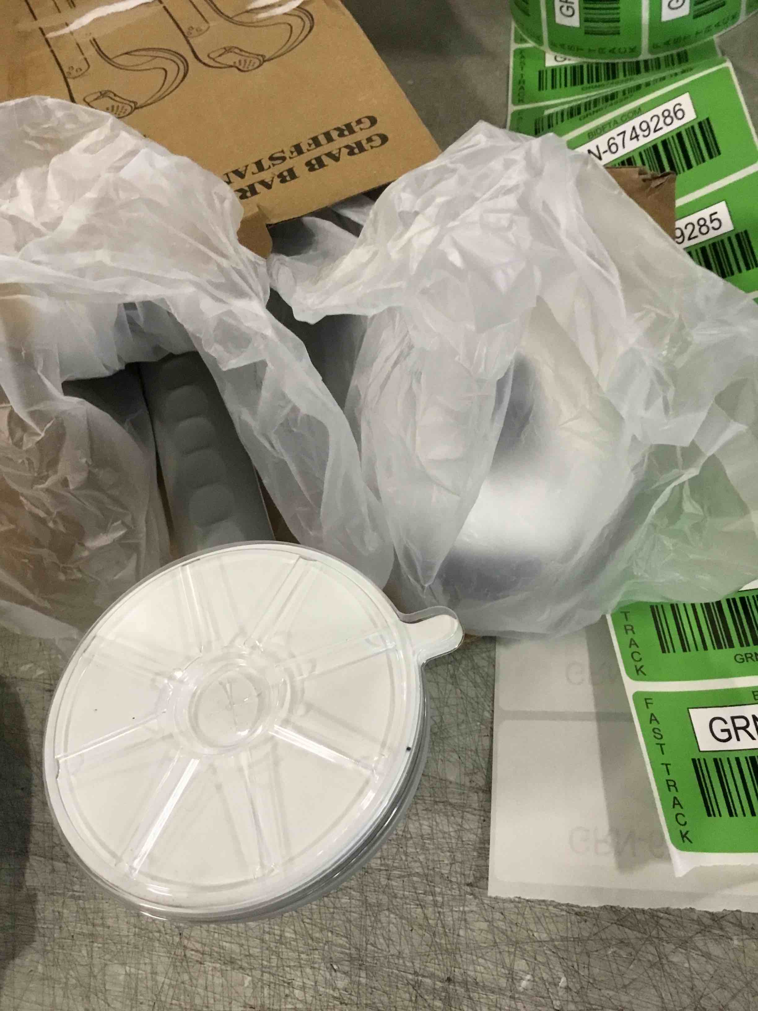 https://s3.amazonaws.com/lotting-images-prod/bidfta/GRN6749281_1720626550067.jpeg