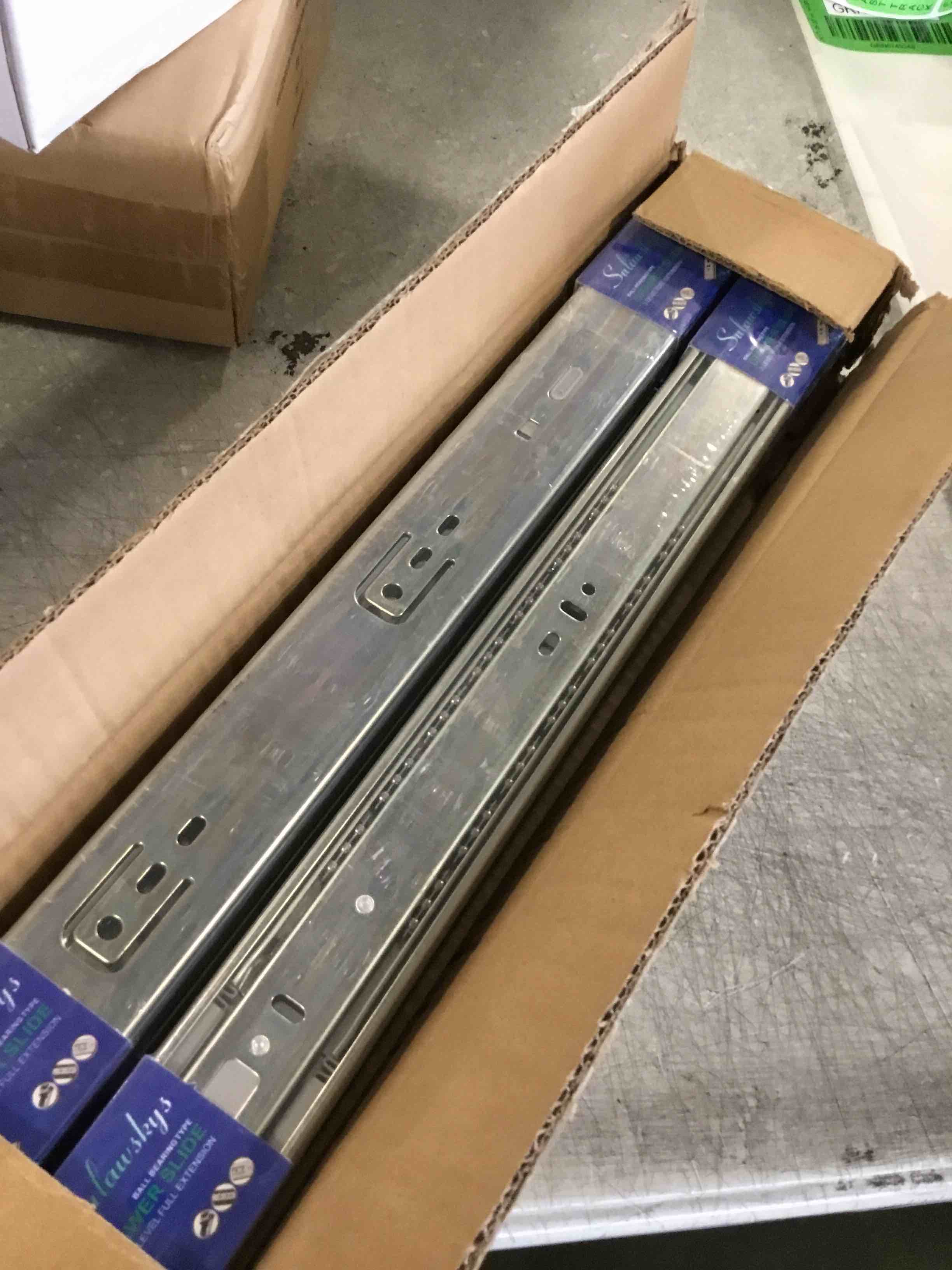 https://s3.amazonaws.com/lotting-images-prod/bidfta/GRN6749348_1720634284572.jpeg