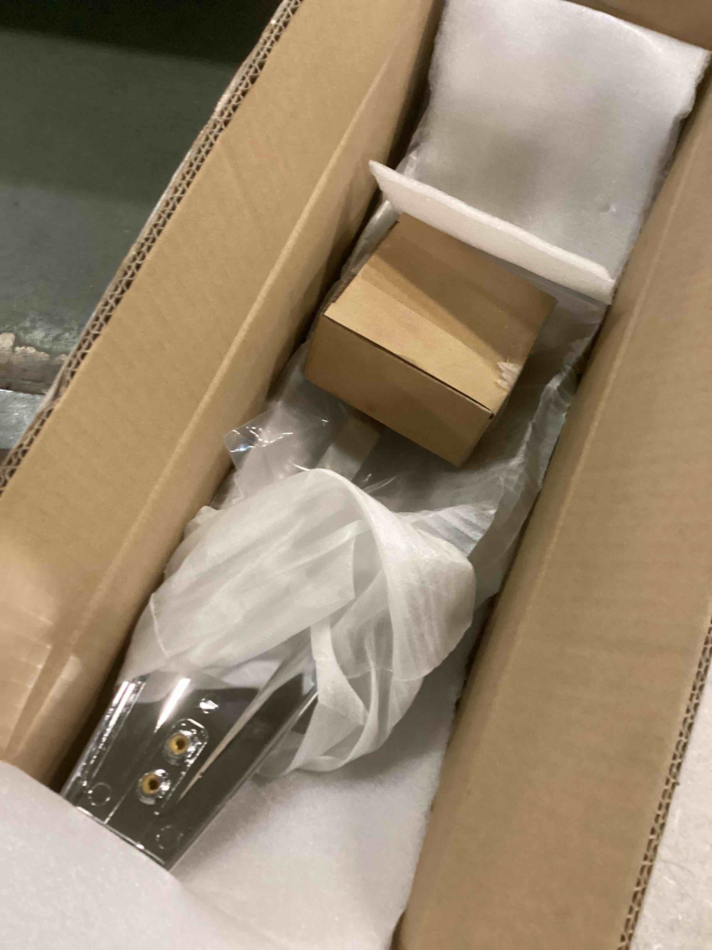 https://s3.amazonaws.com/lotting-images-prod/bidfta/GRN6755283_1722080527654.jpeg