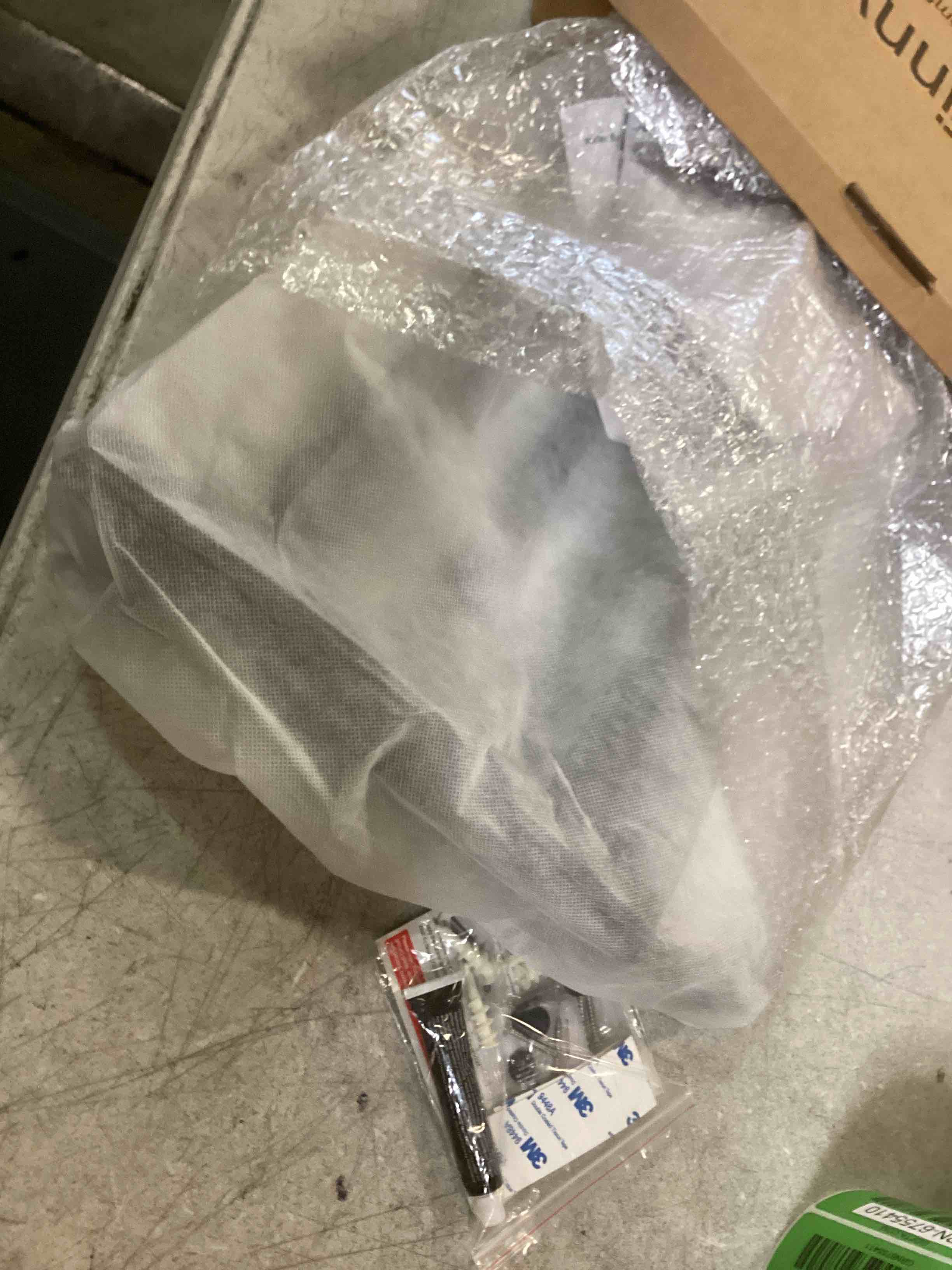 https://s3.amazonaws.com/lotting-images-prod/bidfta/GRN6755405_1722095504520.jpeg