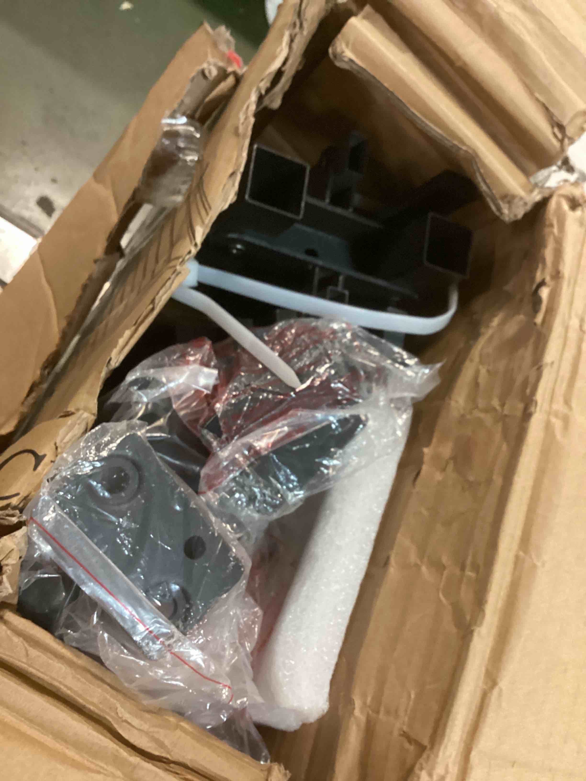 https://s3.amazonaws.com/lotting-images-prod/bidfta/GRN6755608_1722276545958.jpeg