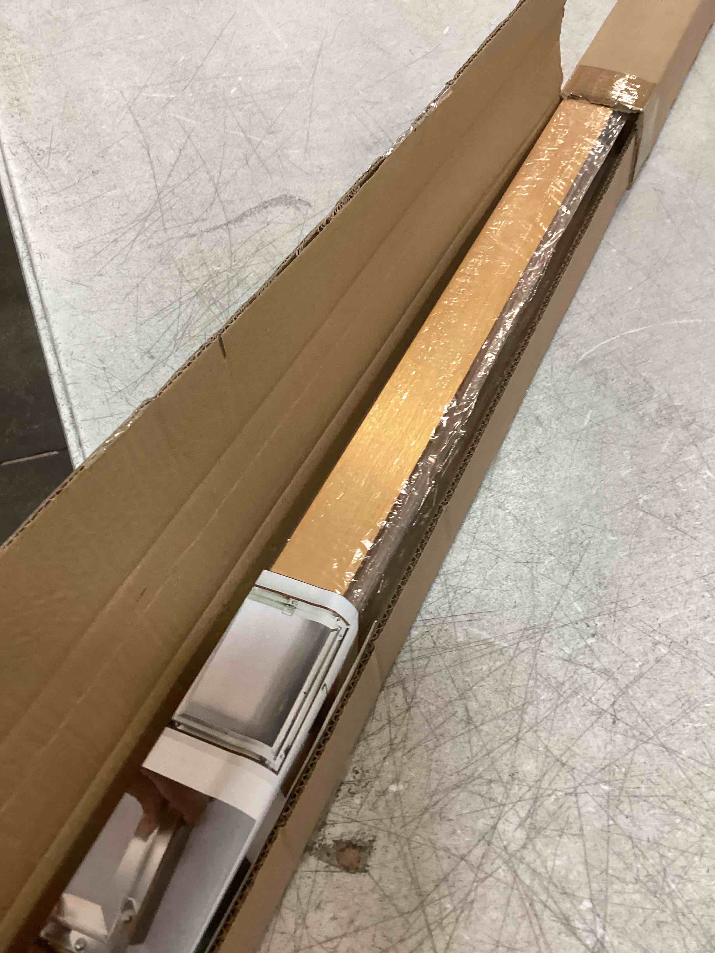 https://s3.amazonaws.com/lotting-images-prod/bidfta/GRN6755976_1722428411813.jpeg