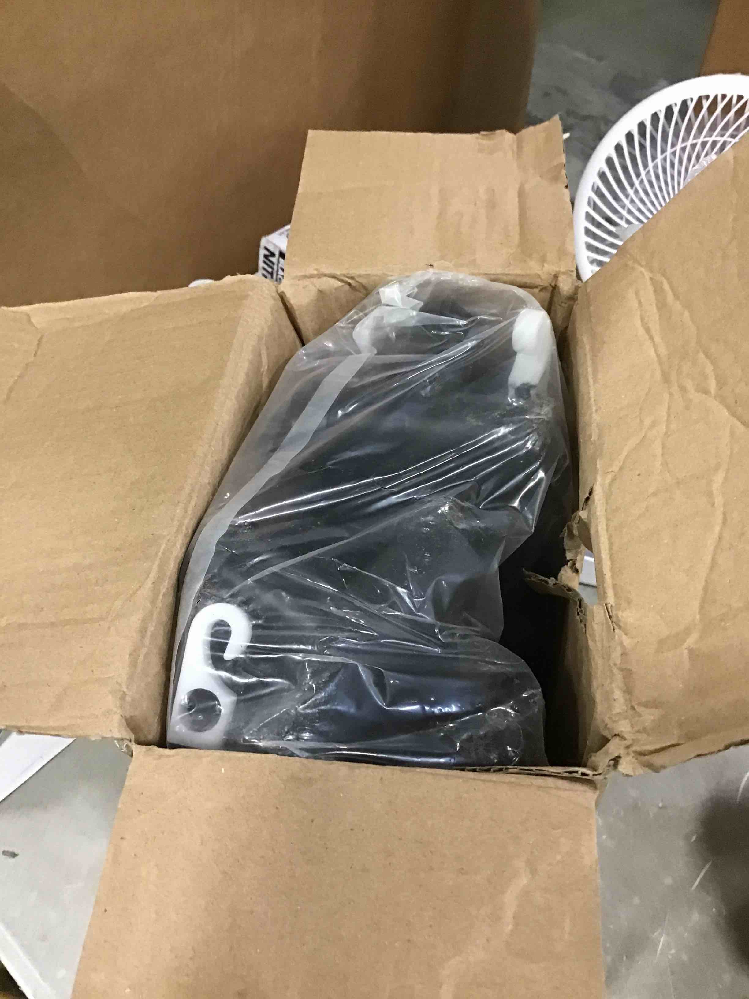 https://s3.amazonaws.com/lotting-images-prod/bidfta/GRN6762015_1722537340918.jpeg