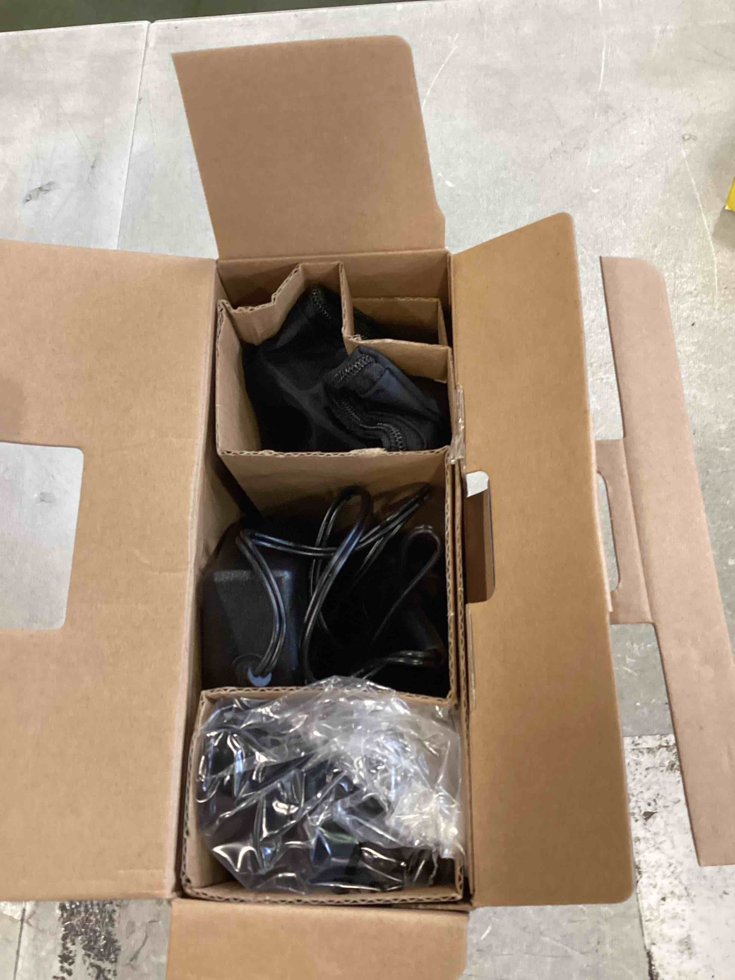 https://s3.amazonaws.com/lotting-images-prod/bidfta/GRN6772511_1721754910801.jpeg