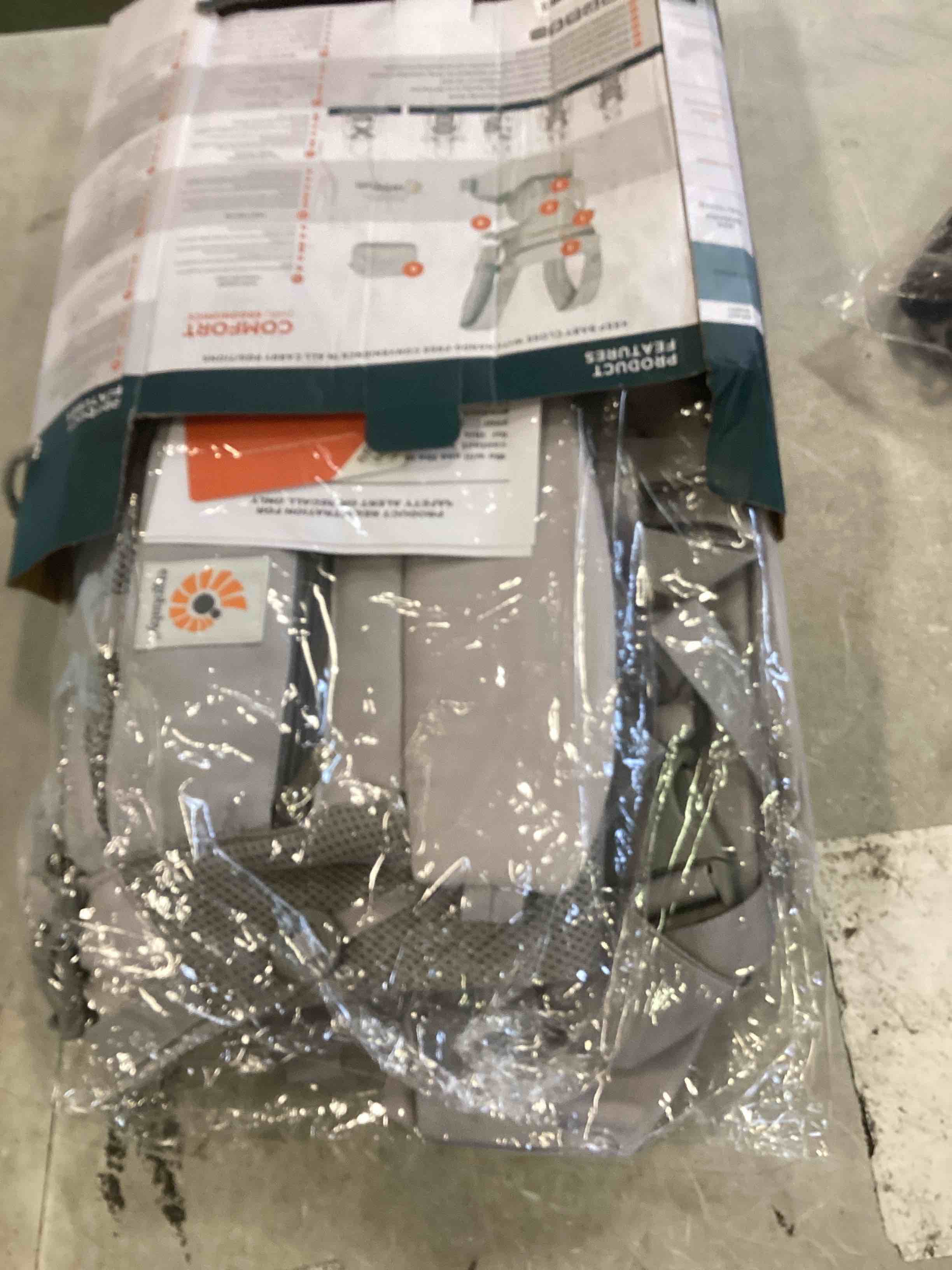 https://s3.amazonaws.com/lotting-images-prod/bidfta/GRN6772785_1721840891781.jpeg