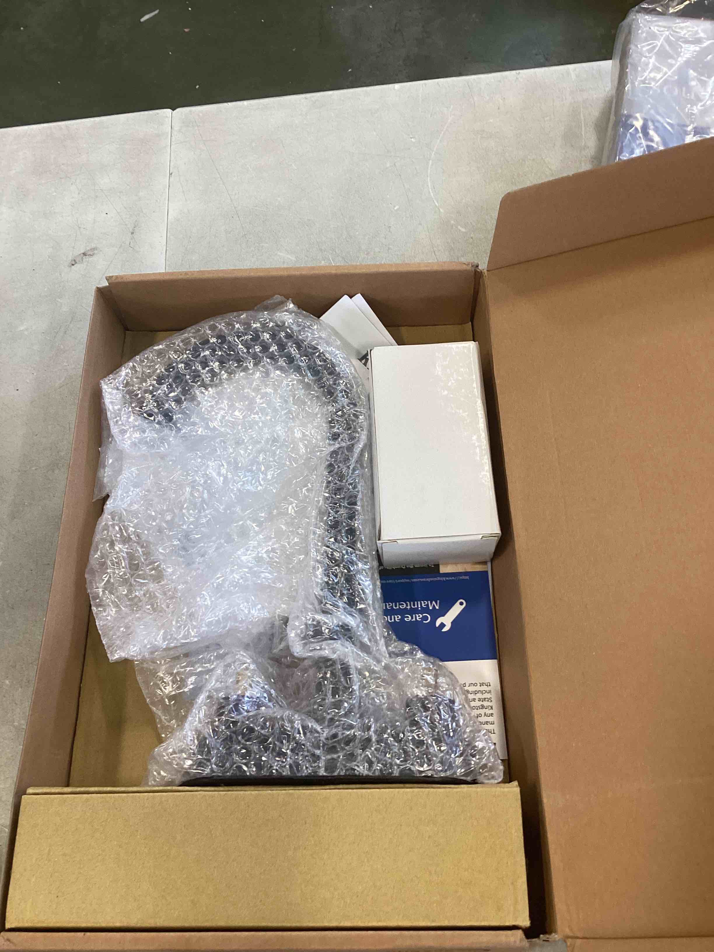 https://s3.amazonaws.com/lotting-images-prod/bidfta/GRN6772800_1721841780050.jpeg