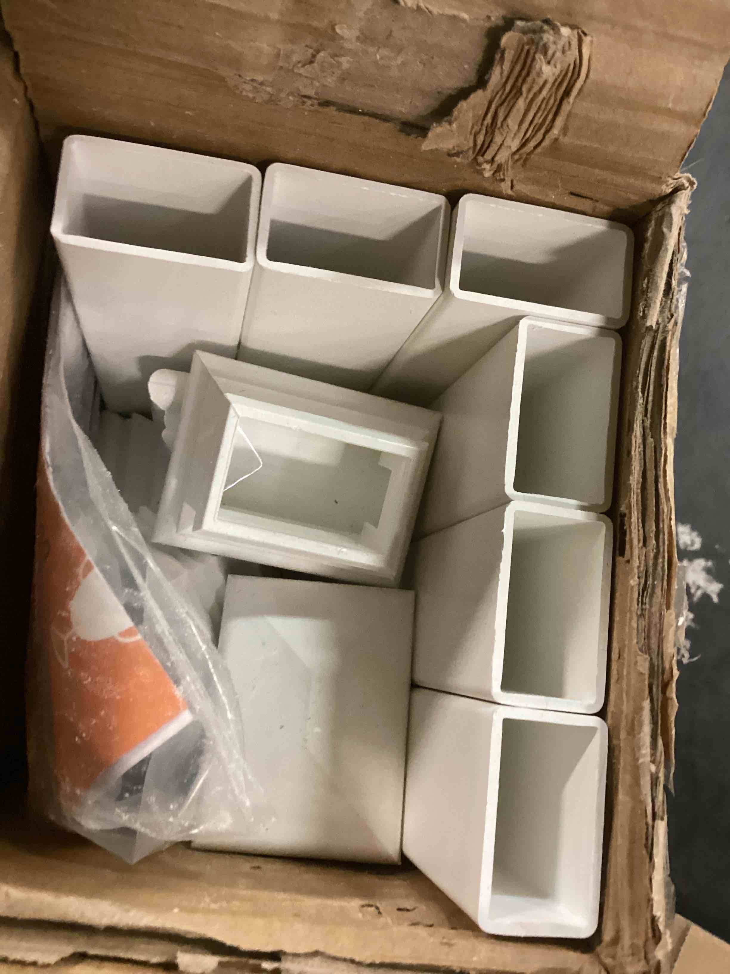 https://s3.amazonaws.com/lotting-images-prod/bidfta/GRN6778020_1721821107643.jpeg