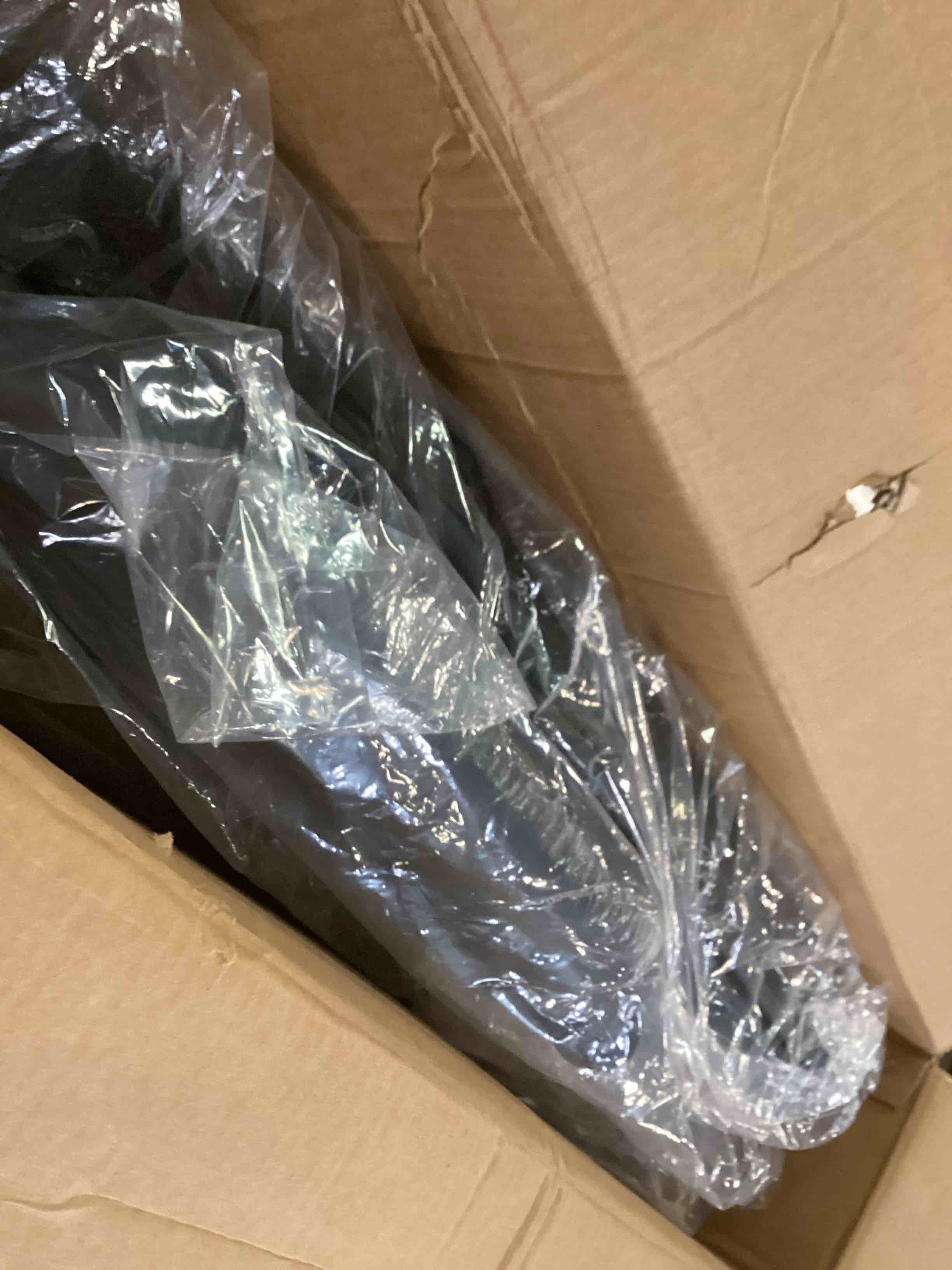 https://s3.amazonaws.com/lotting-images-prod/bidfta/GRN6778498_1721920129237.jpeg