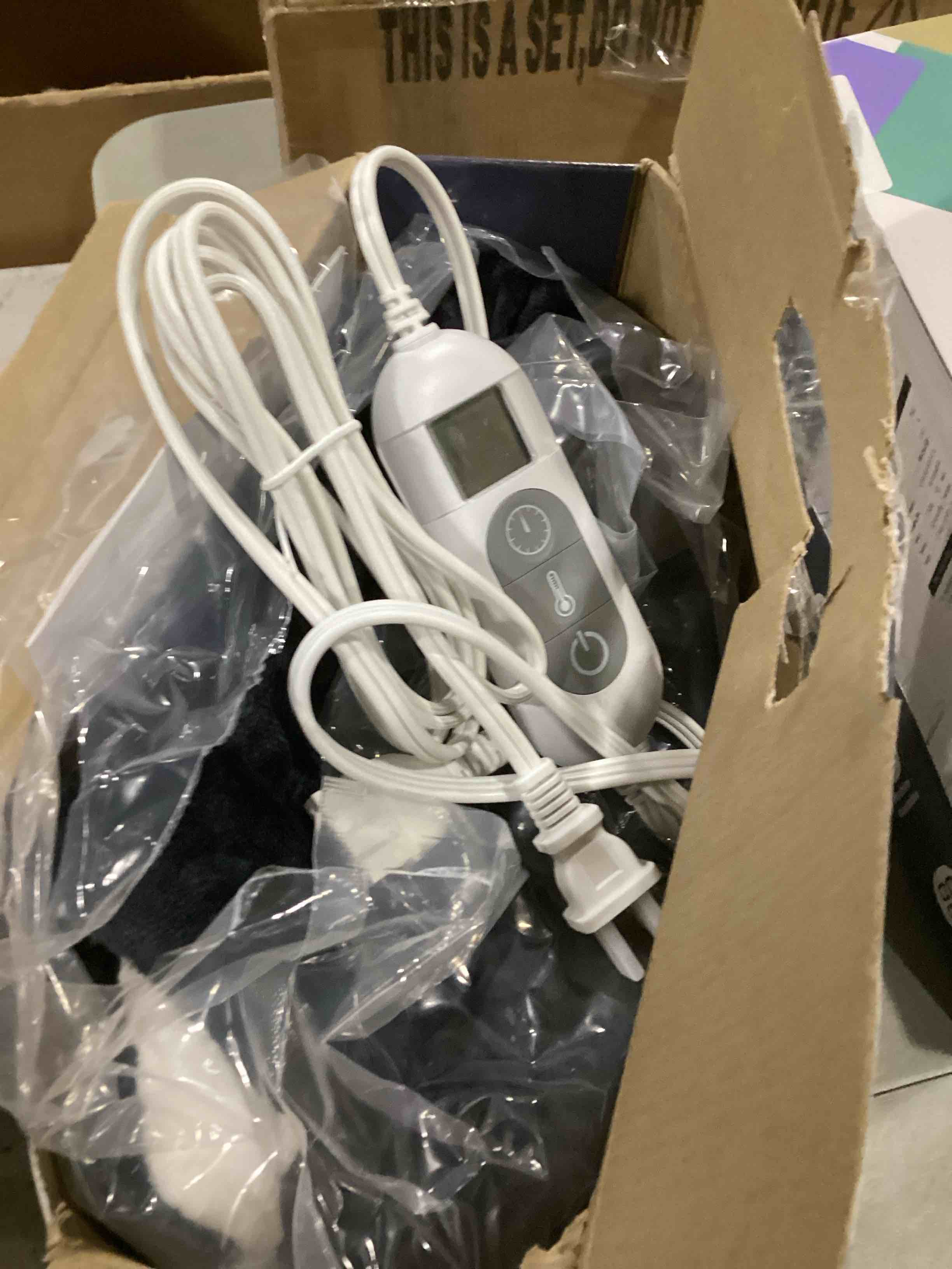 https://s3.amazonaws.com/lotting-images-prod/bidfta/GRN6791400_1737647809749.jpeg
