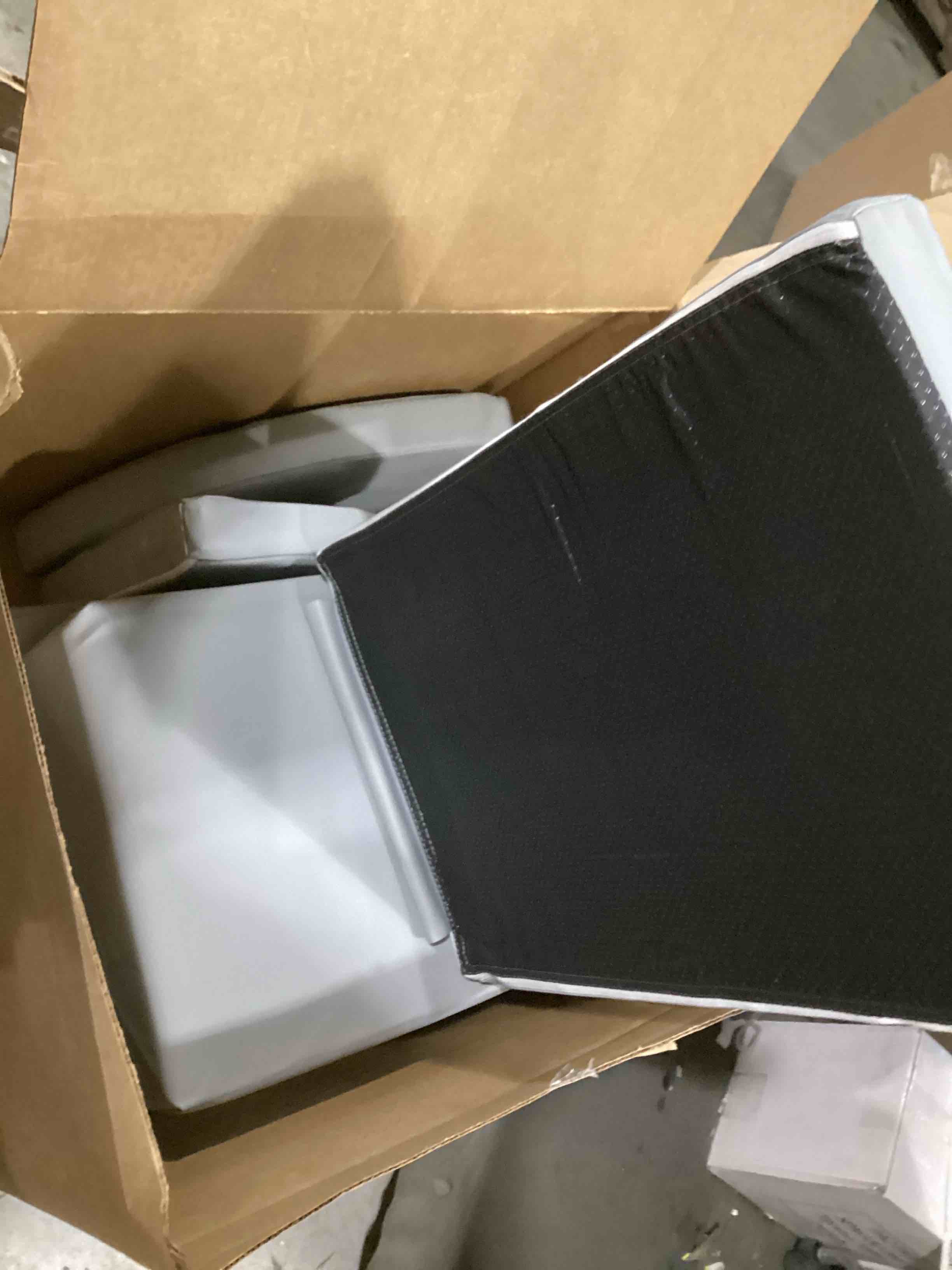 https://s3.amazonaws.com/lotting-images-prod/bidfta/GRN6791431_1737661579862.jpeg