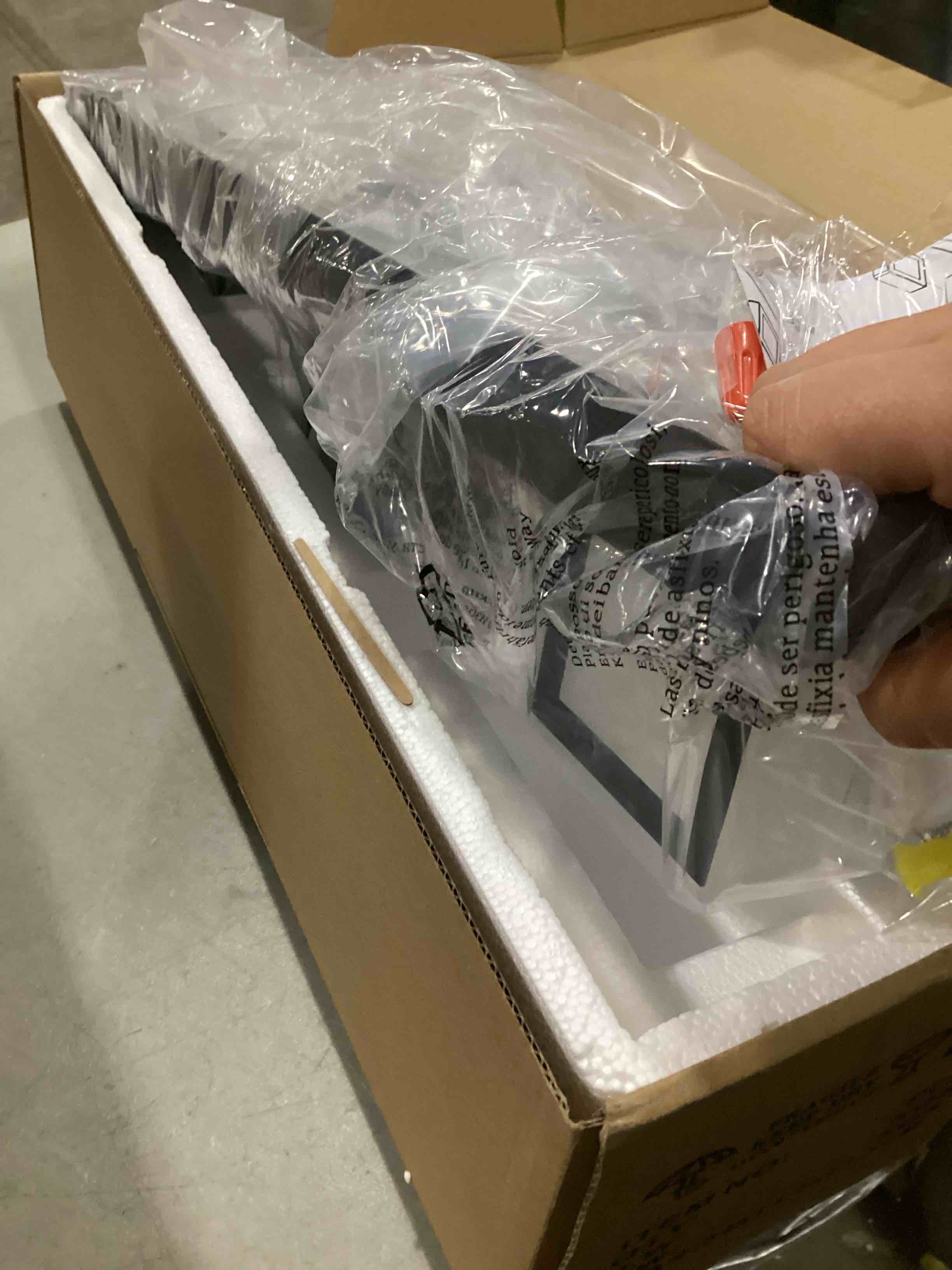 https://s3.amazonaws.com/lotting-images-prod/bidfta/GRN6792232_1738676493406.jpeg