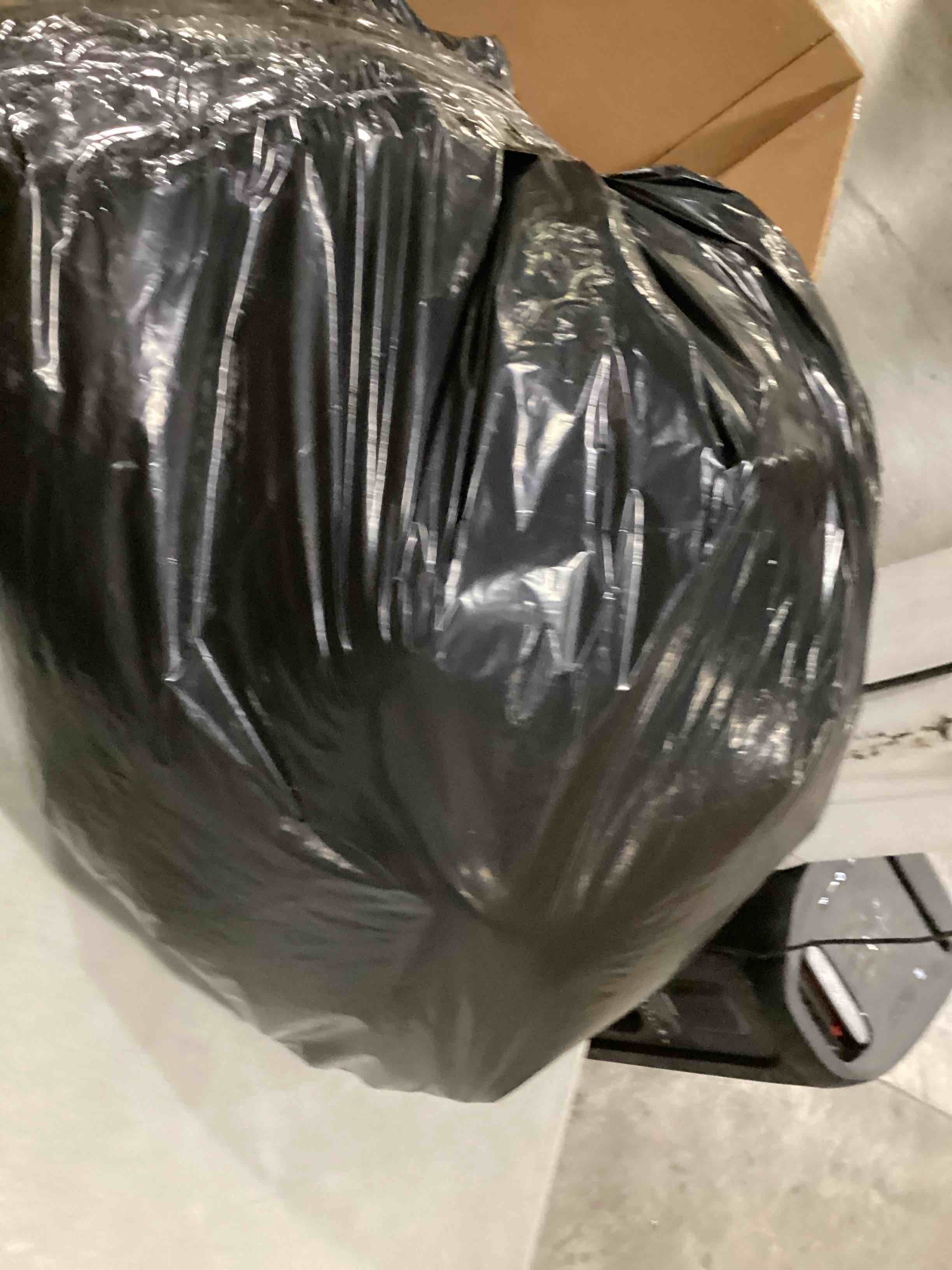 https://s3.amazonaws.com/lotting-images-prod/bidfta/GRN6792242_1738677631032.jpeg