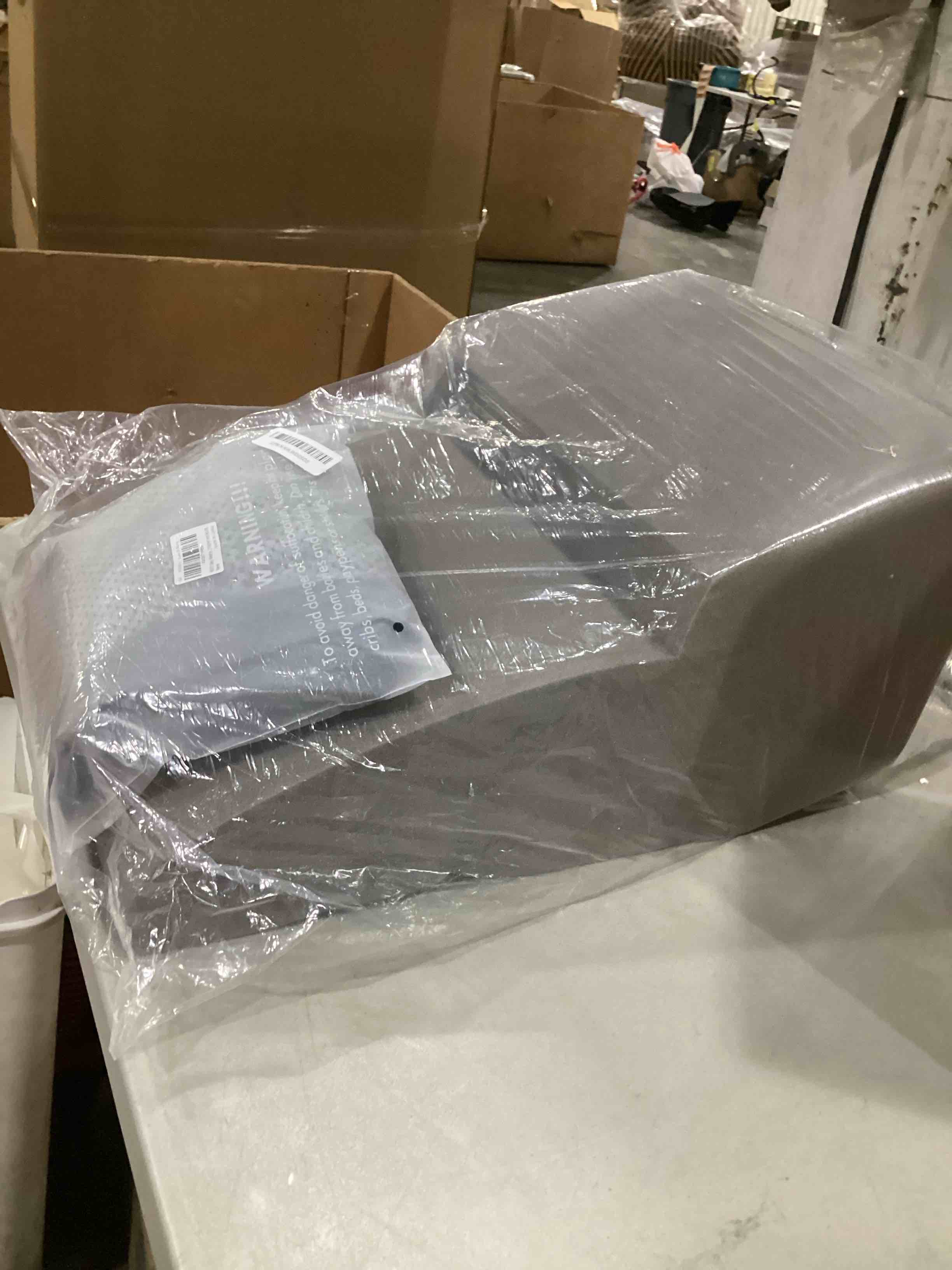 https://s3.amazonaws.com/lotting-images-prod/bidfta/GRN6792251_1738679073534.jpeg