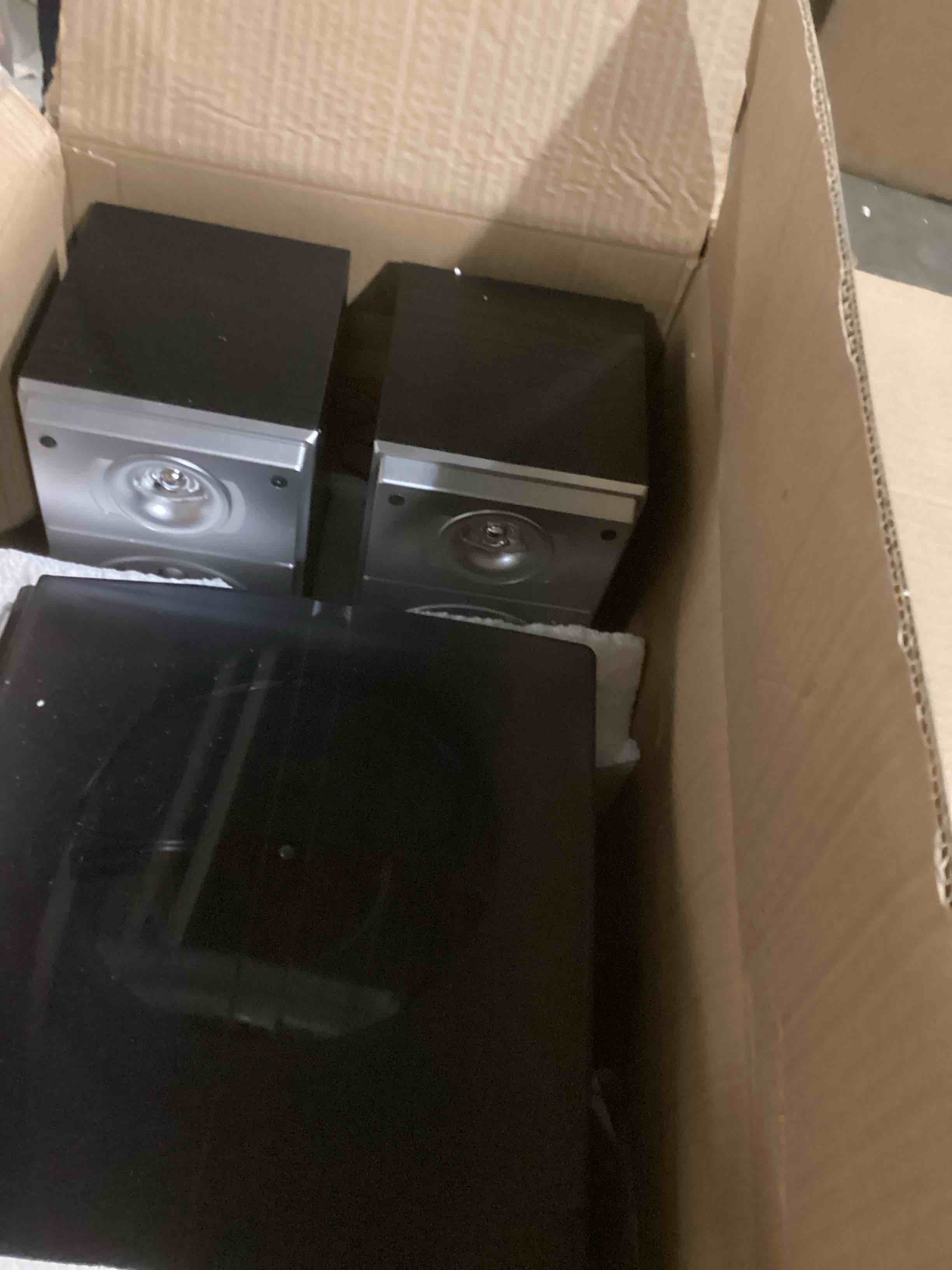 https://s3.amazonaws.com/lotting-images-prod/bidfta/GRN6792727_1737478053999.jpeg