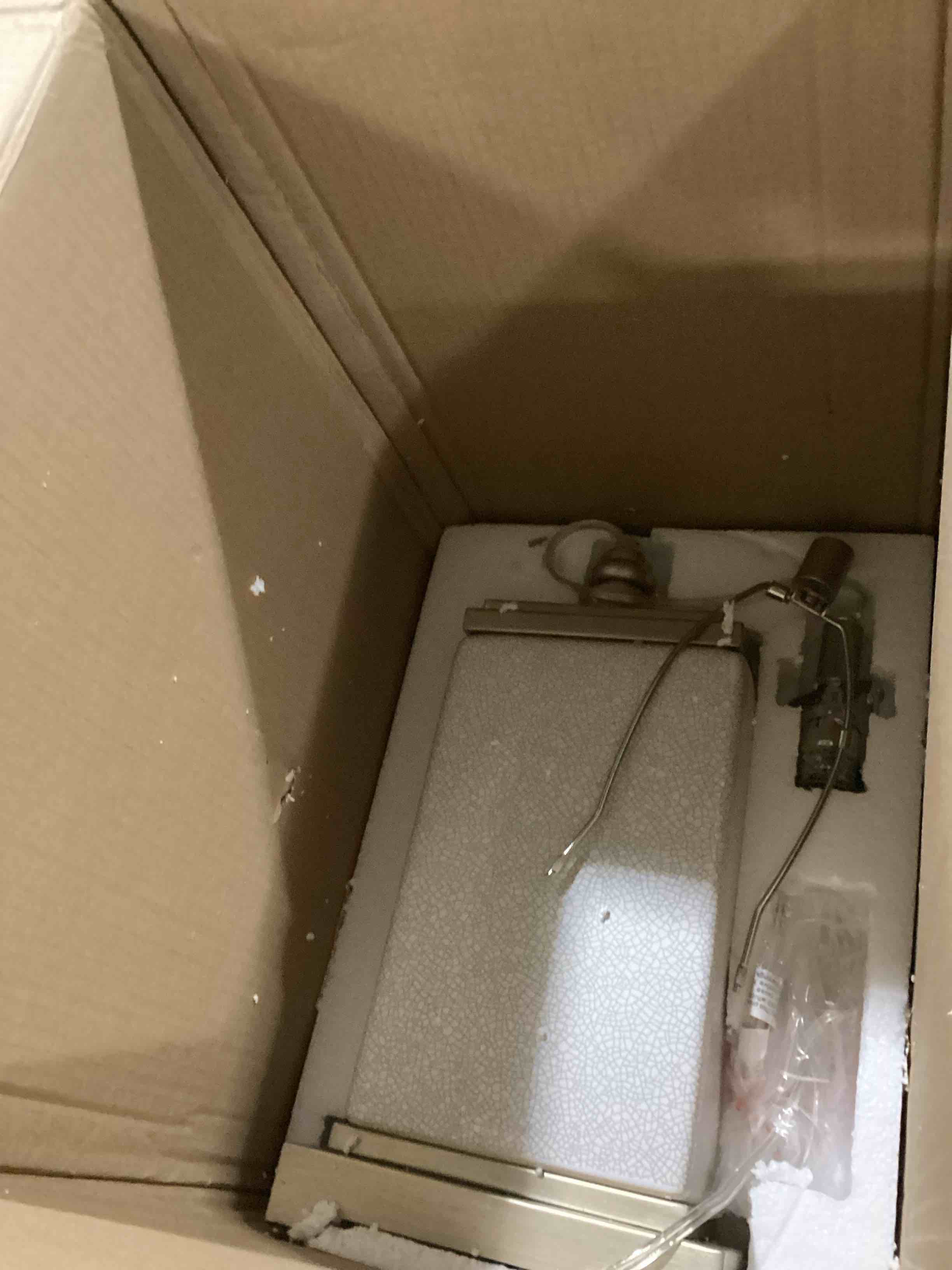 https://s3.amazonaws.com/lotting-images-prod/bidfta/GRN6793021_1737654439079.jpeg