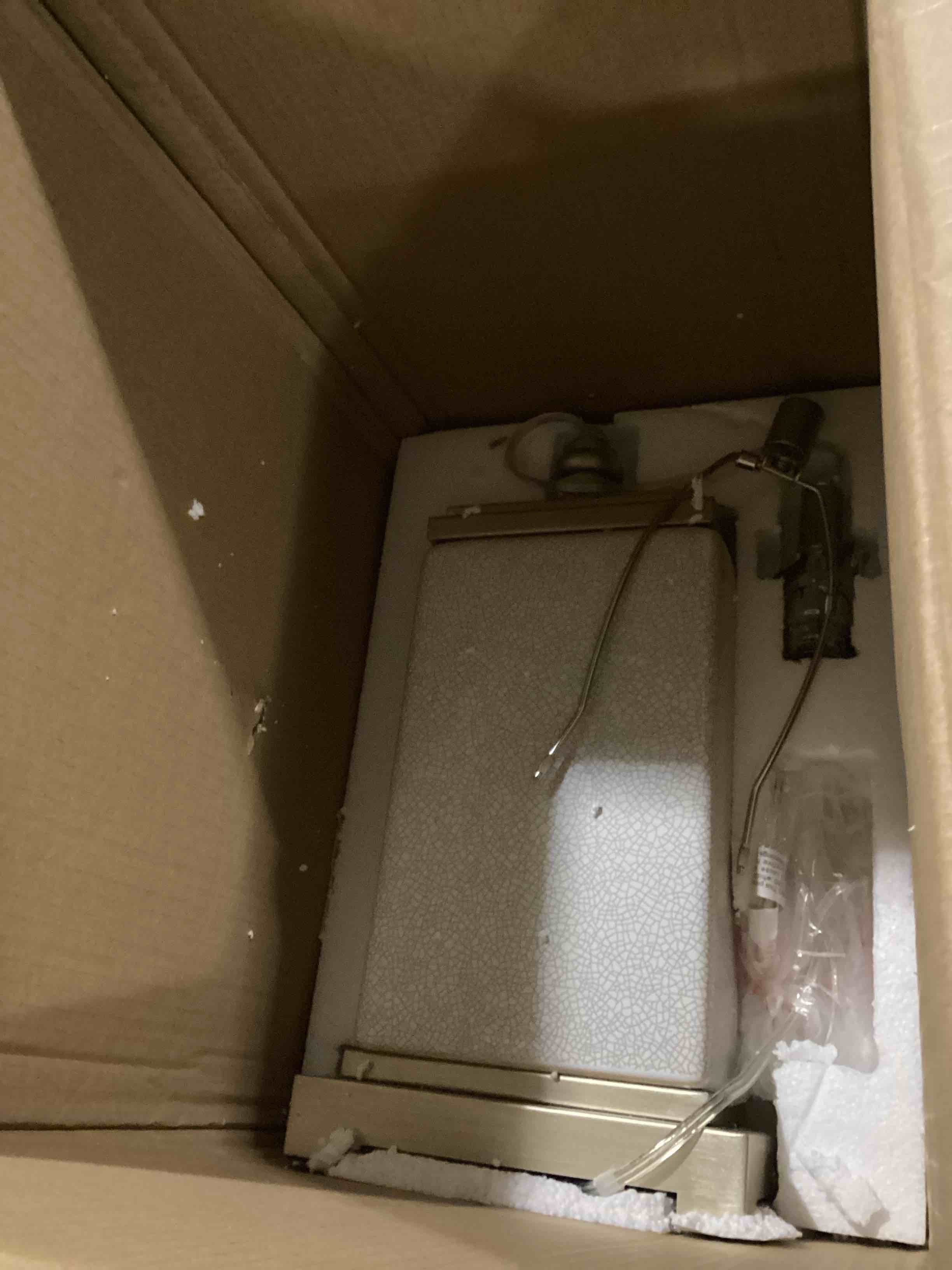 https://s3.amazonaws.com/lotting-images-prod/bidfta/GRN6793021_1737654440253.jpeg