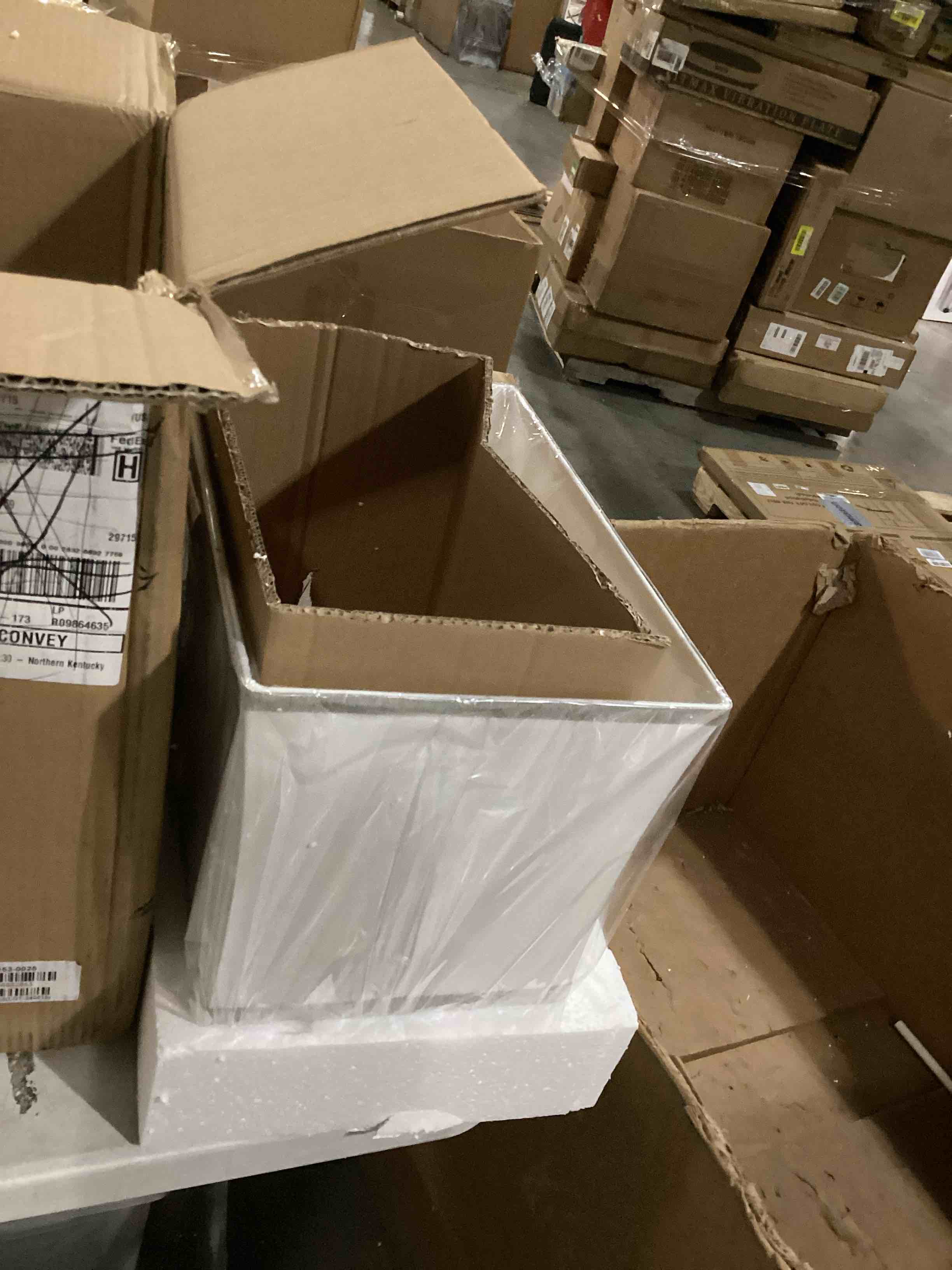https://s3.amazonaws.com/lotting-images-prod/bidfta/GRN6793021_1737654443684.jpeg