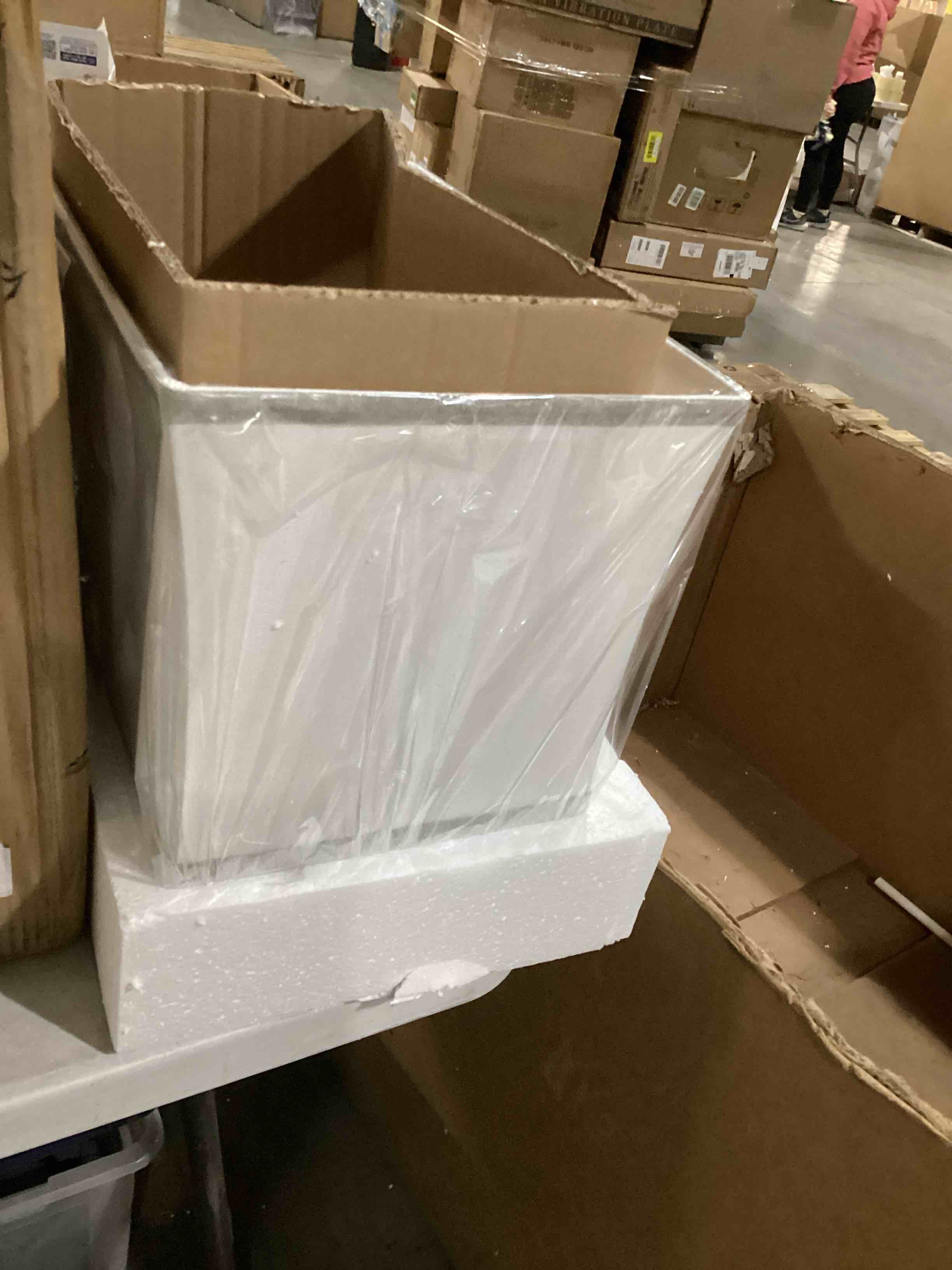 https://s3.amazonaws.com/lotting-images-prod/bidfta/GRN6793021_1737654445174.jpeg