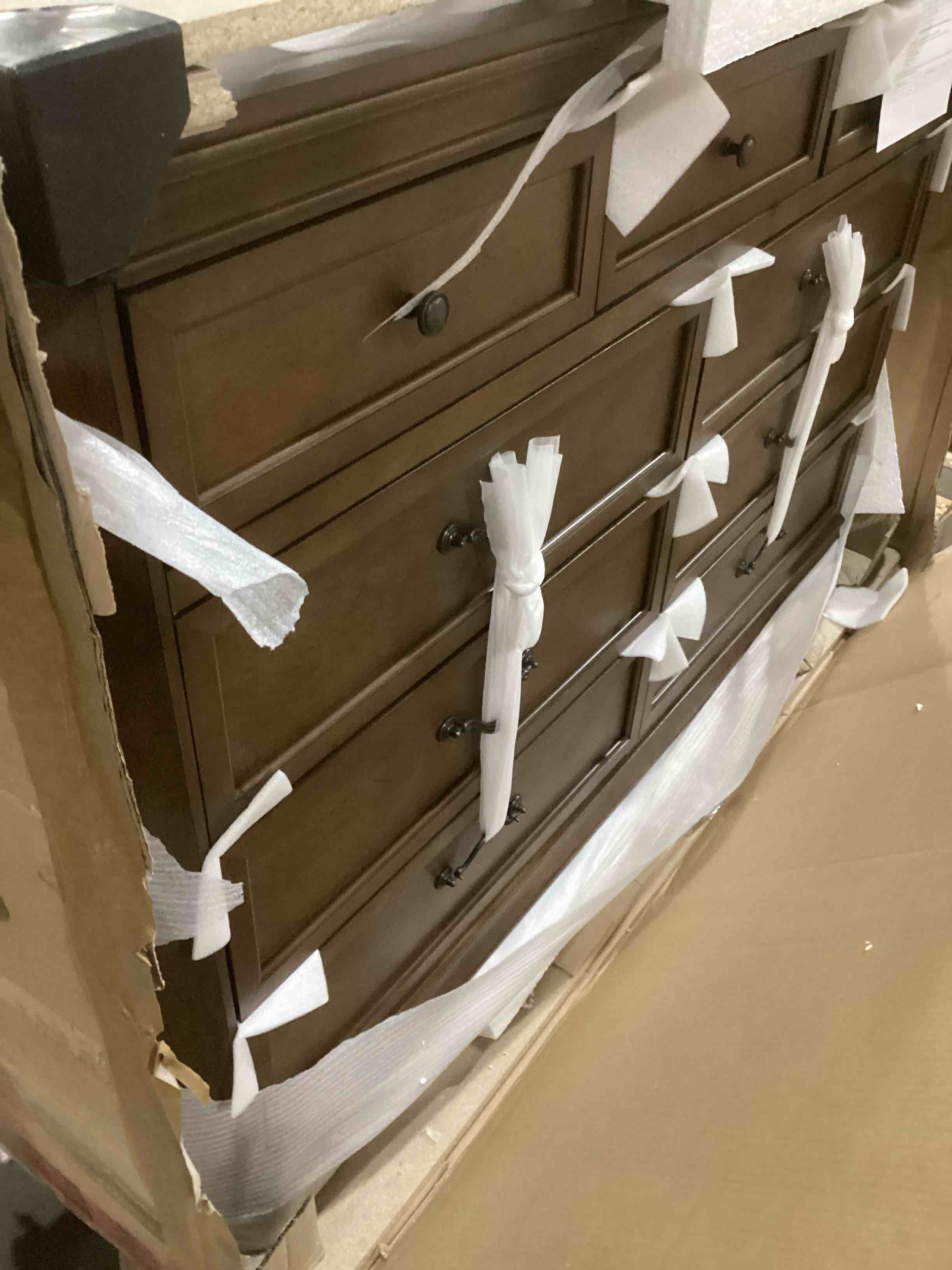 https://s3.amazonaws.com/lotting-images-prod/bidfta/GRN6793358_1738154857482.jpeg