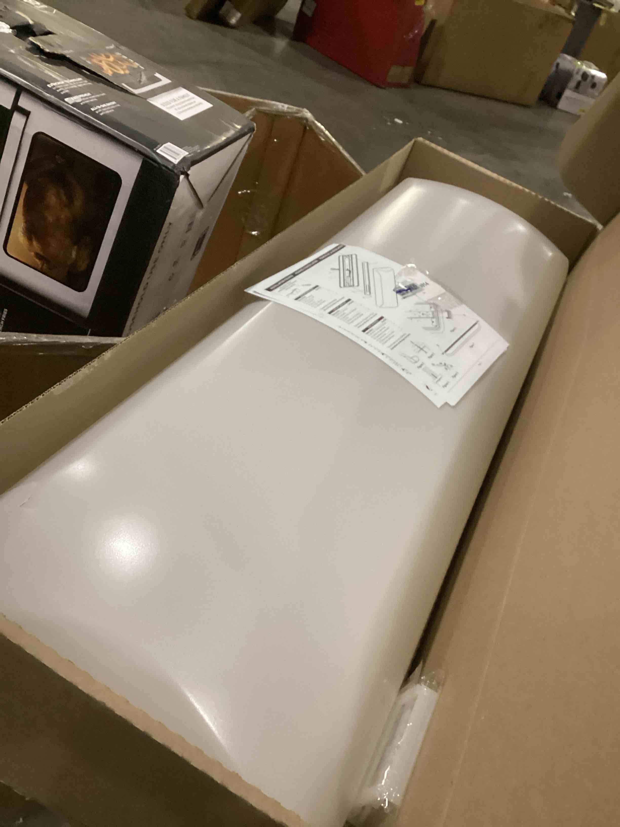 https://s3.amazonaws.com/lotting-images-prod/bidfta/GRN6795870_1737563922653.jpeg