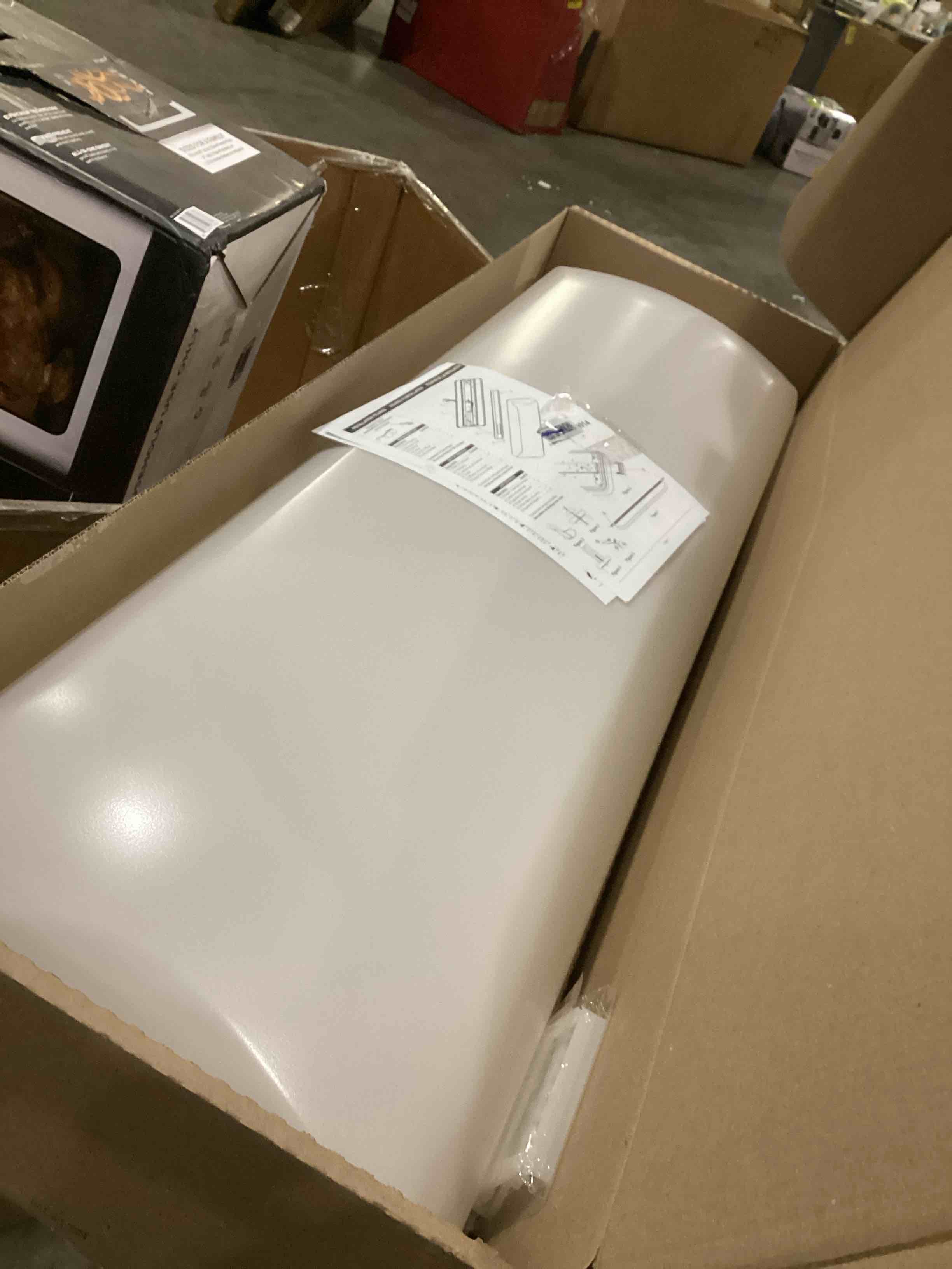 https://s3.amazonaws.com/lotting-images-prod/bidfta/GRN6795870_1737563923677.jpeg