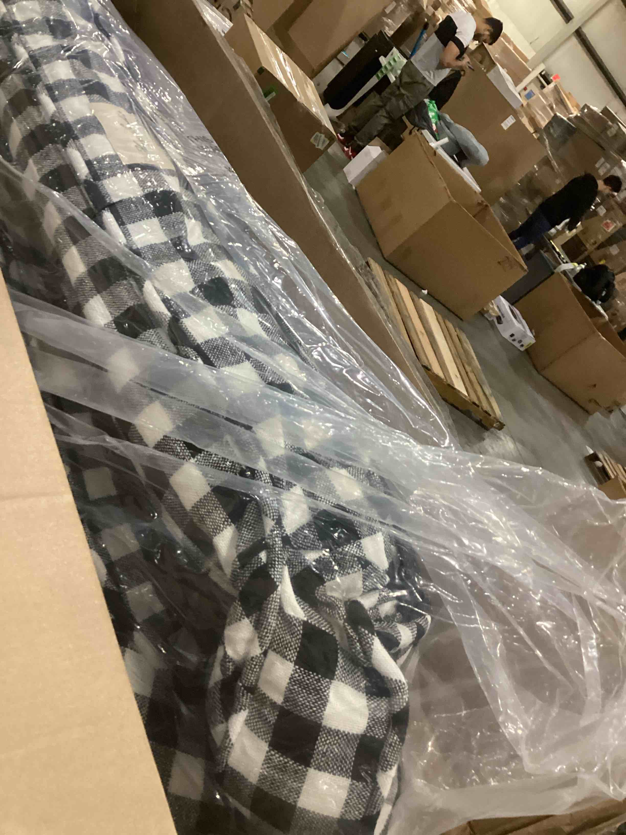 https://s3.amazonaws.com/lotting-images-prod/bidfta/GRN6796918_1738327901281.jpeg