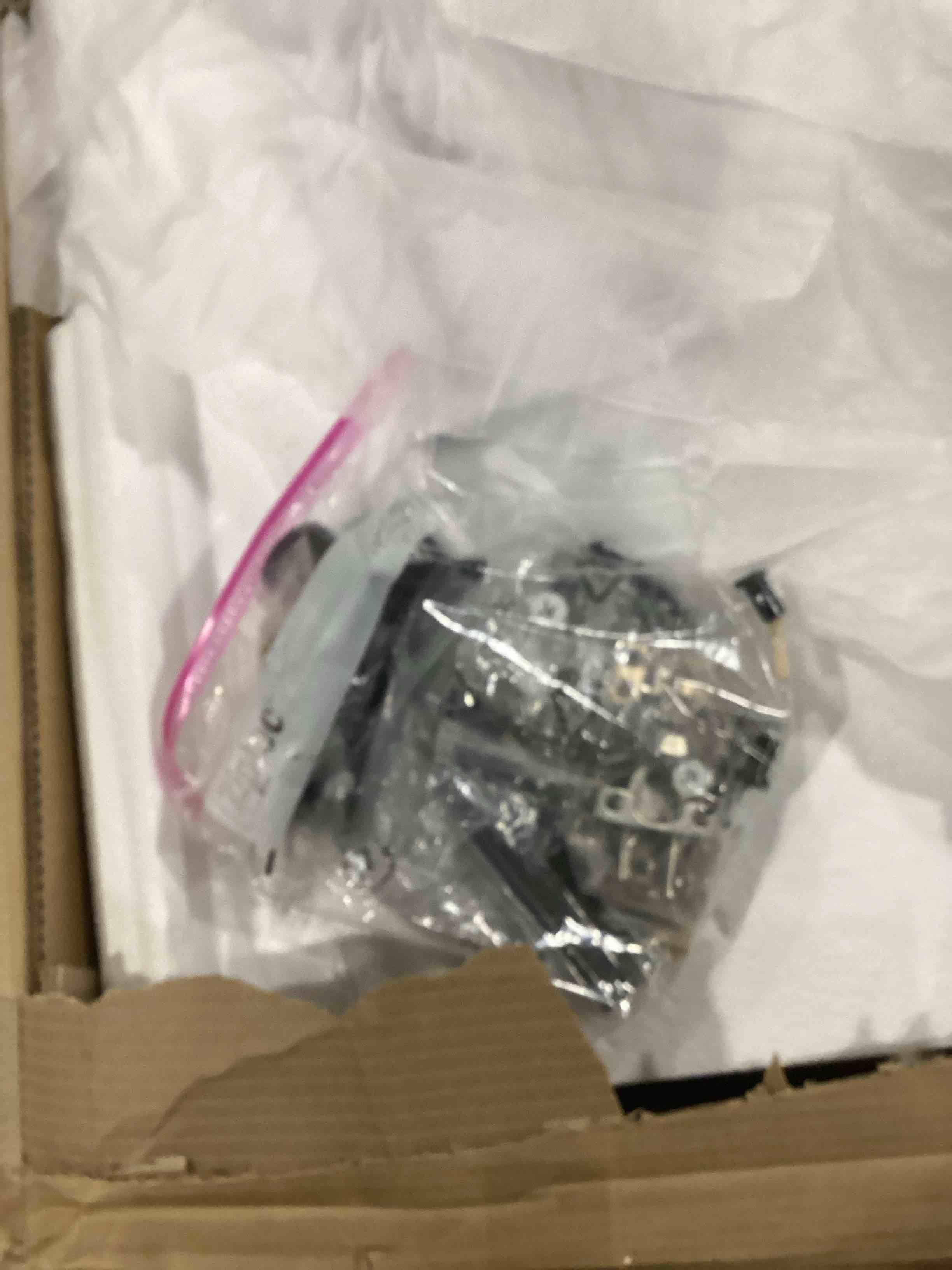 https://s3.amazonaws.com/lotting-images-prod/bidfta/GRN6798033_1737561710176.jpeg