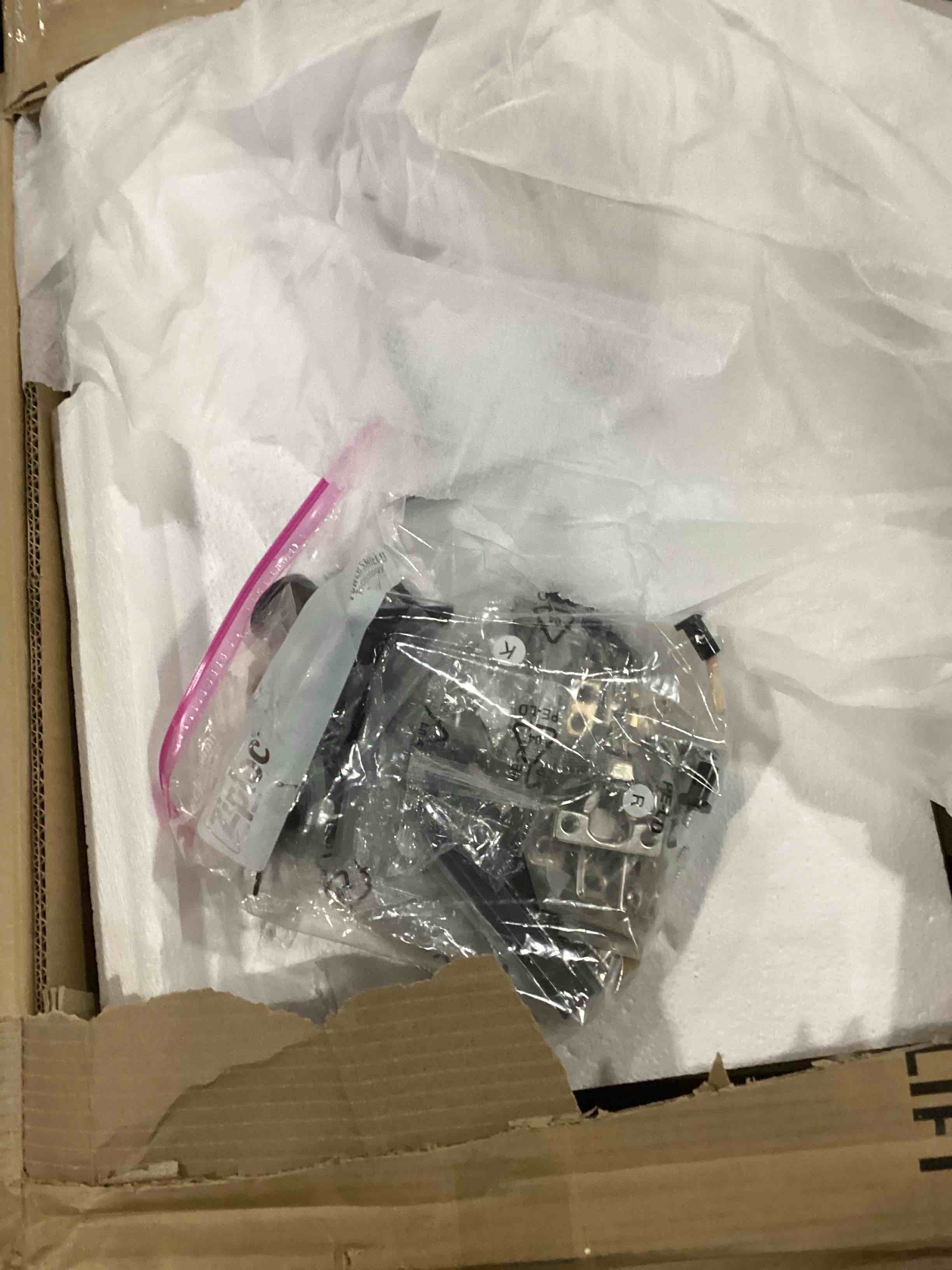 https://s3.amazonaws.com/lotting-images-prod/bidfta/GRN6798033_1737561711124.jpeg