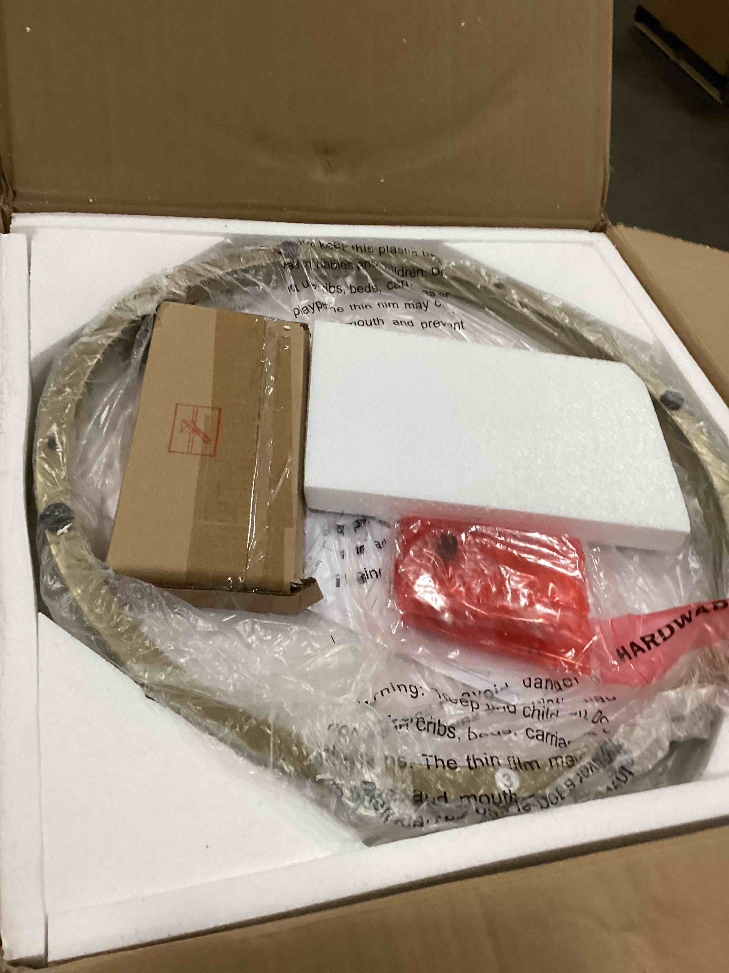 https://s3.amazonaws.com/lotting-images-prod/bidfta/GRN6798048_1737568147025.jpeg