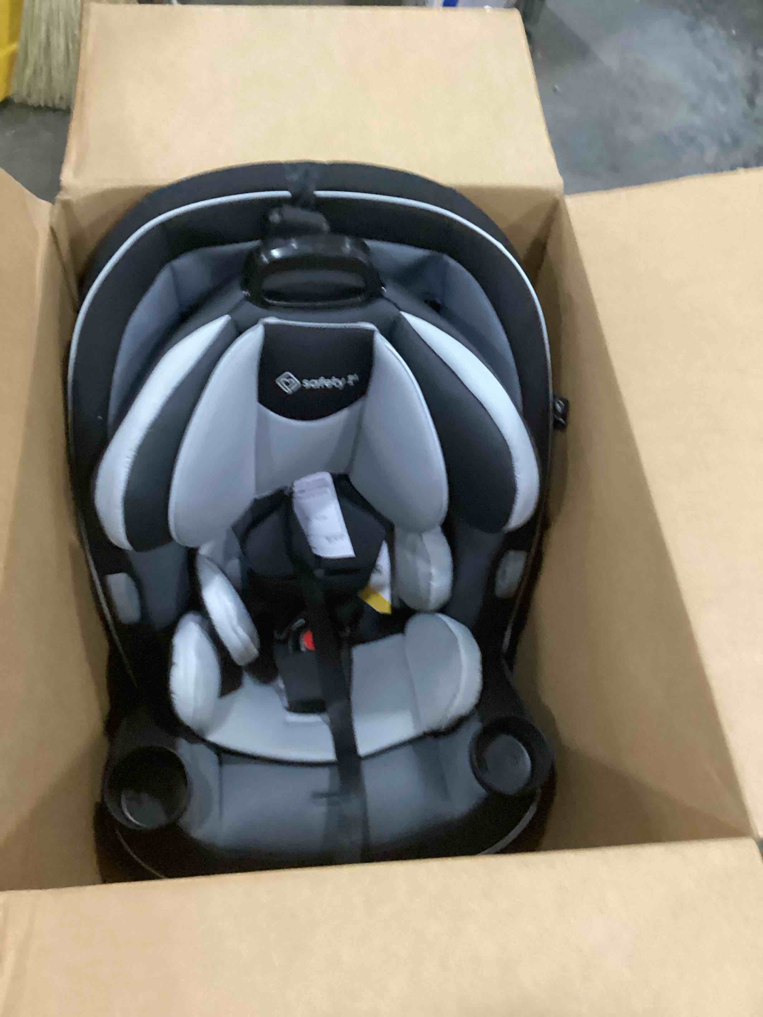https://s3.amazonaws.com/lotting-images-prod/bidfta/GRN6798061_1737570067074.jpeg