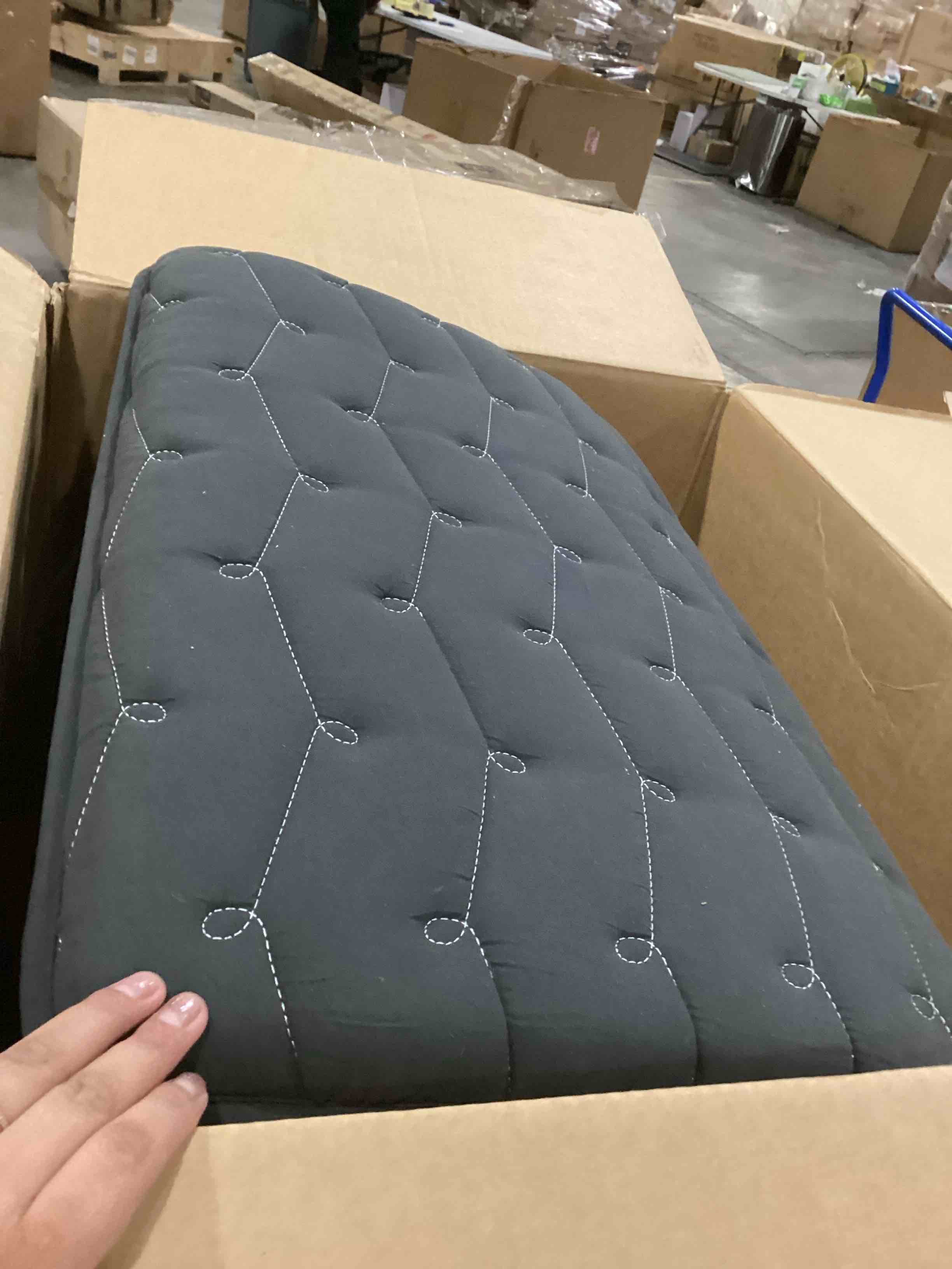 https://s3.amazonaws.com/lotting-images-prod/bidfta/GRN6798070_1737571081281.jpeg