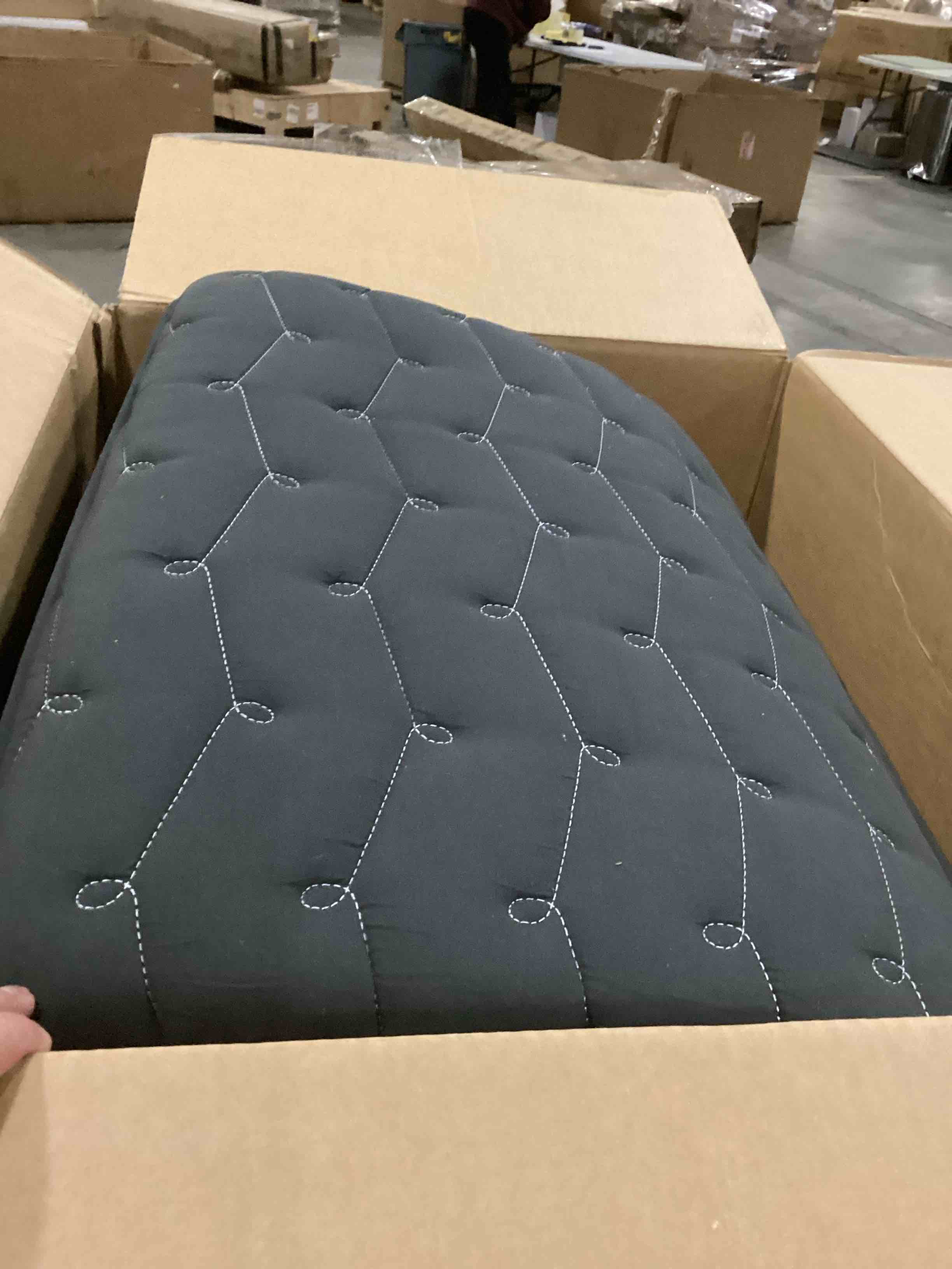 https://s3.amazonaws.com/lotting-images-prod/bidfta/GRN6798070_1737571084515.jpeg