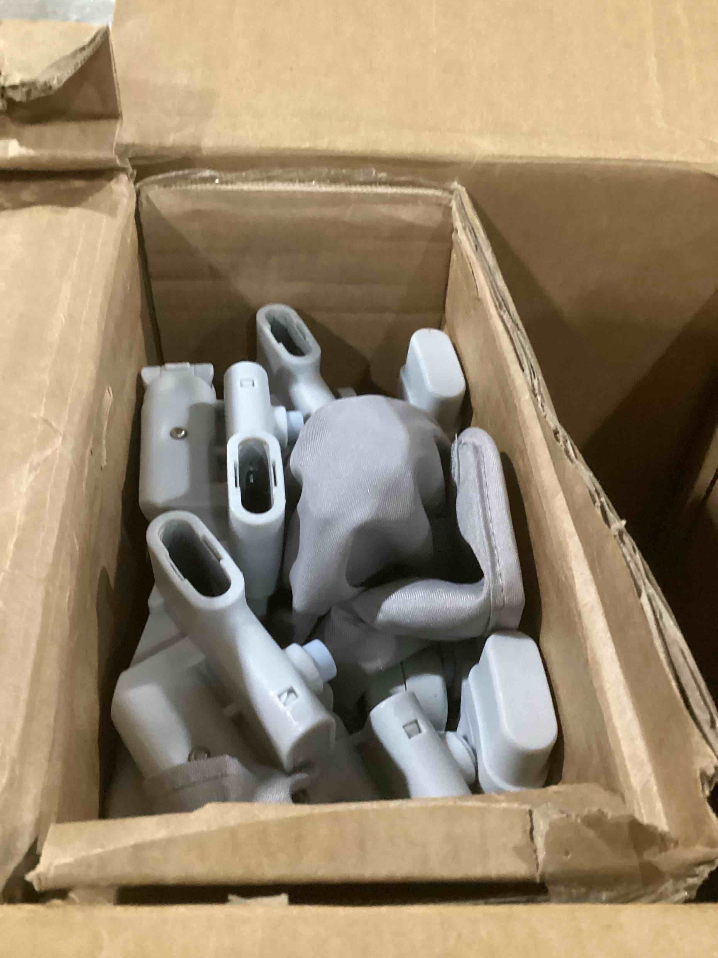 https://s3.amazonaws.com/lotting-images-prod/bidfta/GRN6798420_1738000513038.jpeg