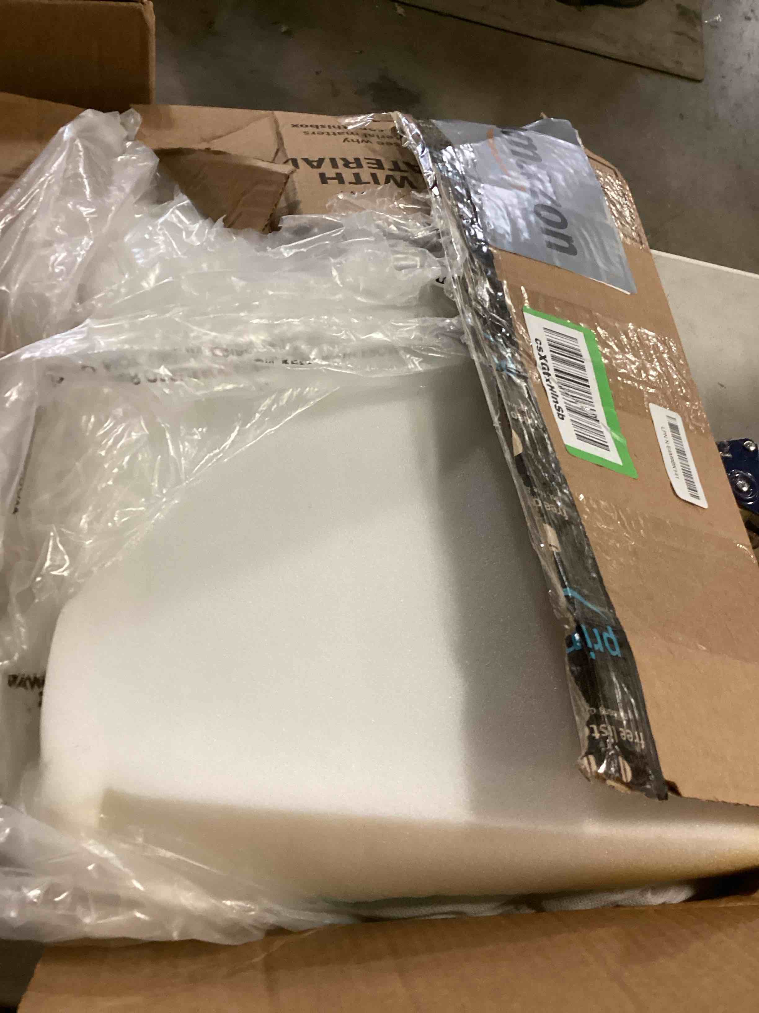 https://s3.amazonaws.com/lotting-images-prod/bidfta/GRN6799964_1729609583060.jpeg