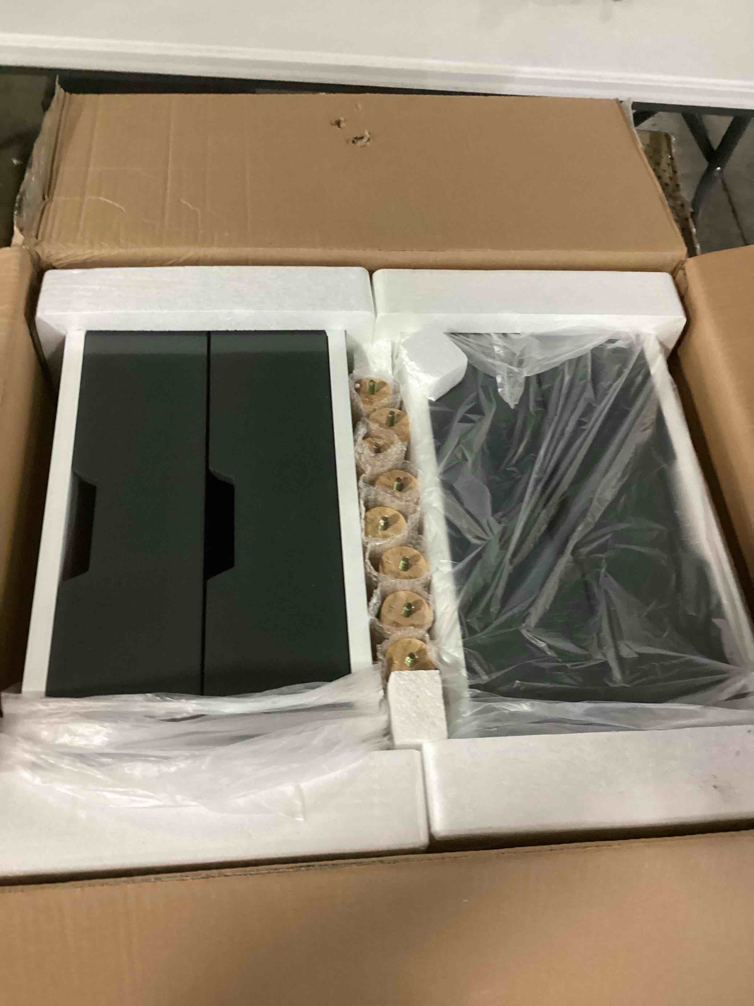https://s3.amazonaws.com/lotting-images-prod/bidfta/GRN6800053_1729619249087.jpeg