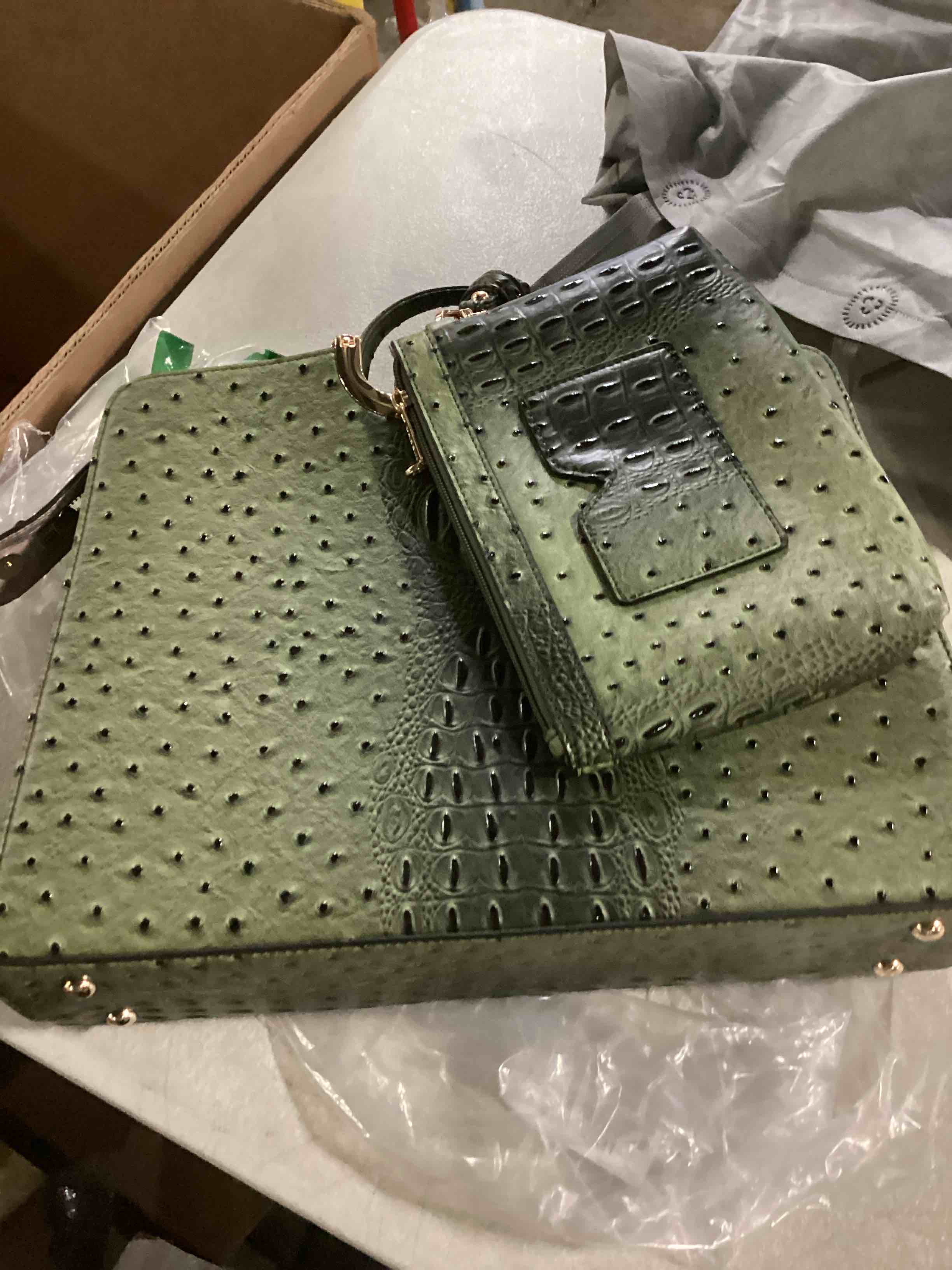 https://s3.amazonaws.com/lotting-images-prod/bidfta/GRN6800541_1729863577124.jpeg