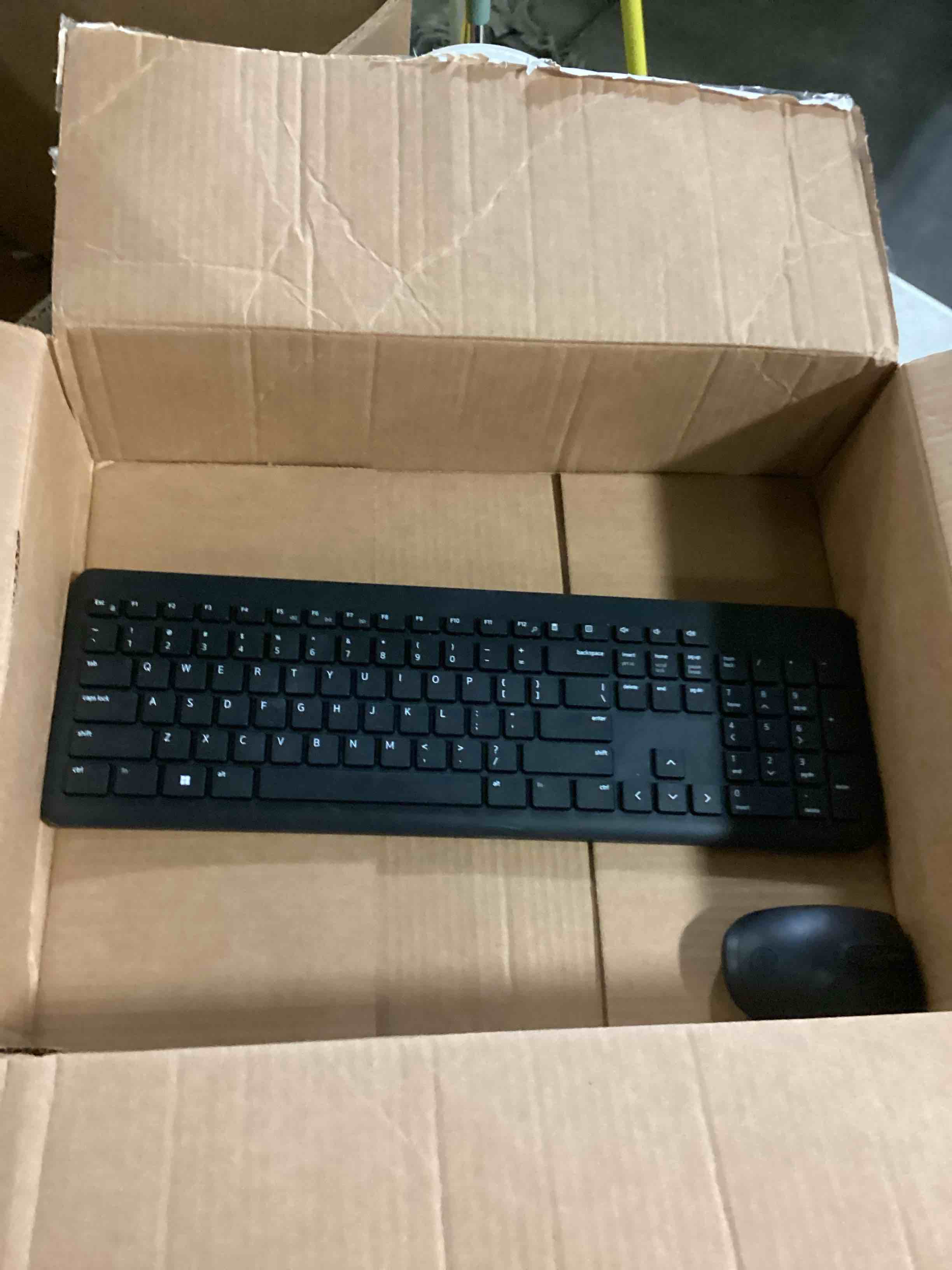 https://s3.amazonaws.com/lotting-images-prod/bidfta/GRN6801330_1730392784523.jpeg