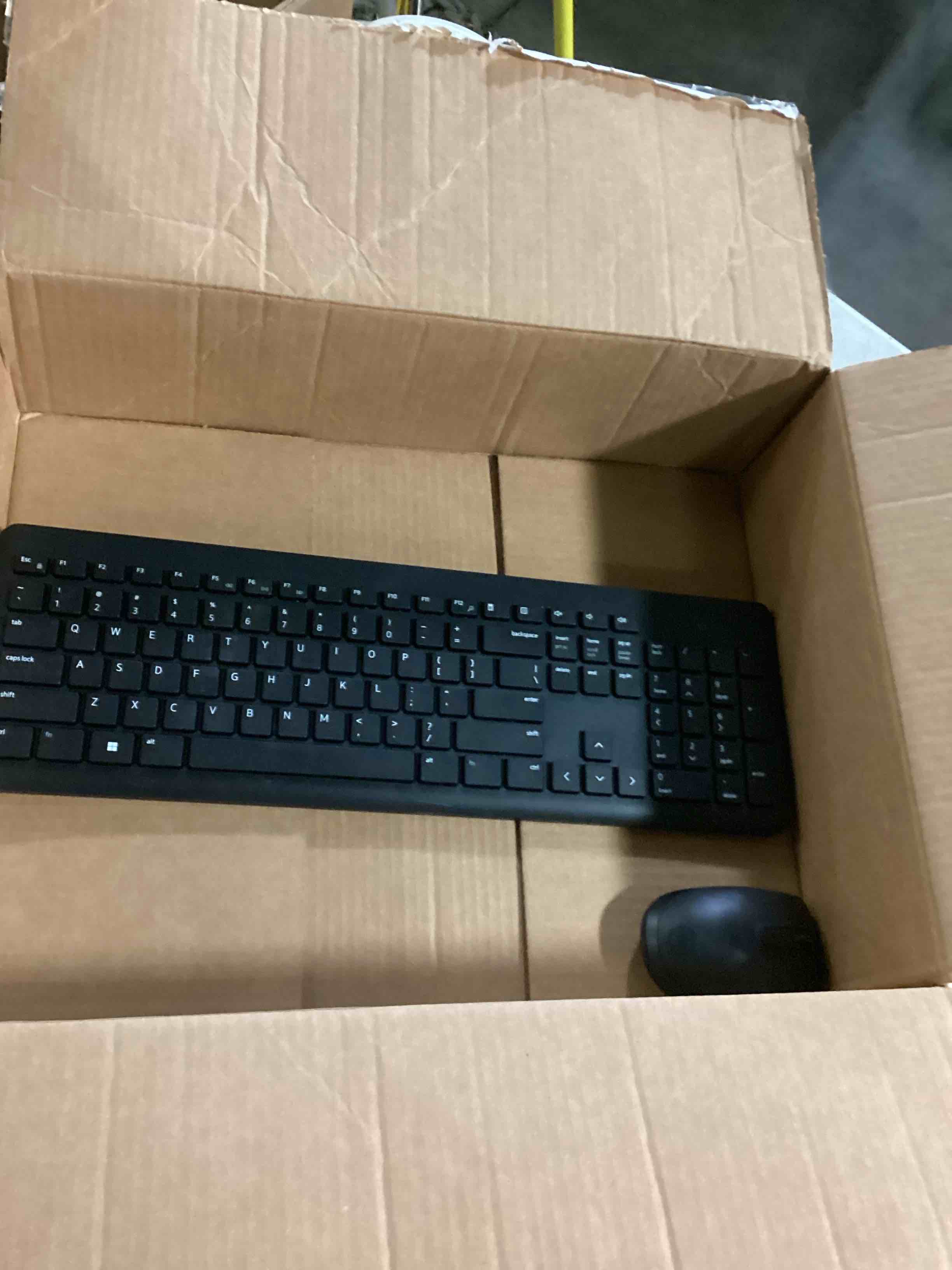 https://s3.amazonaws.com/lotting-images-prod/bidfta/GRN6801330_1730392785455.jpeg