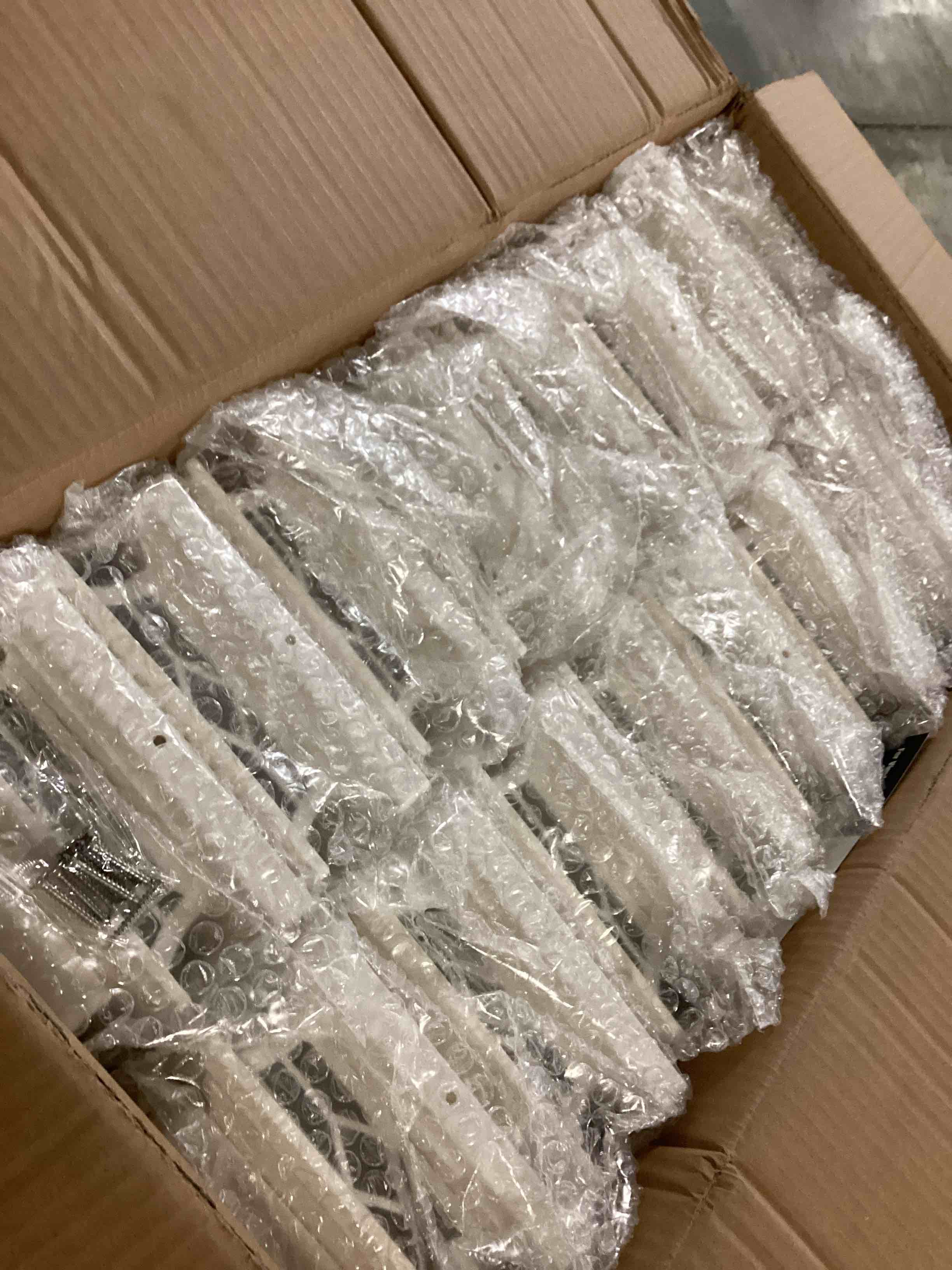 https://s3.amazonaws.com/lotting-images-prod/bidfta/GRN6802208_1730142280037.jpeg